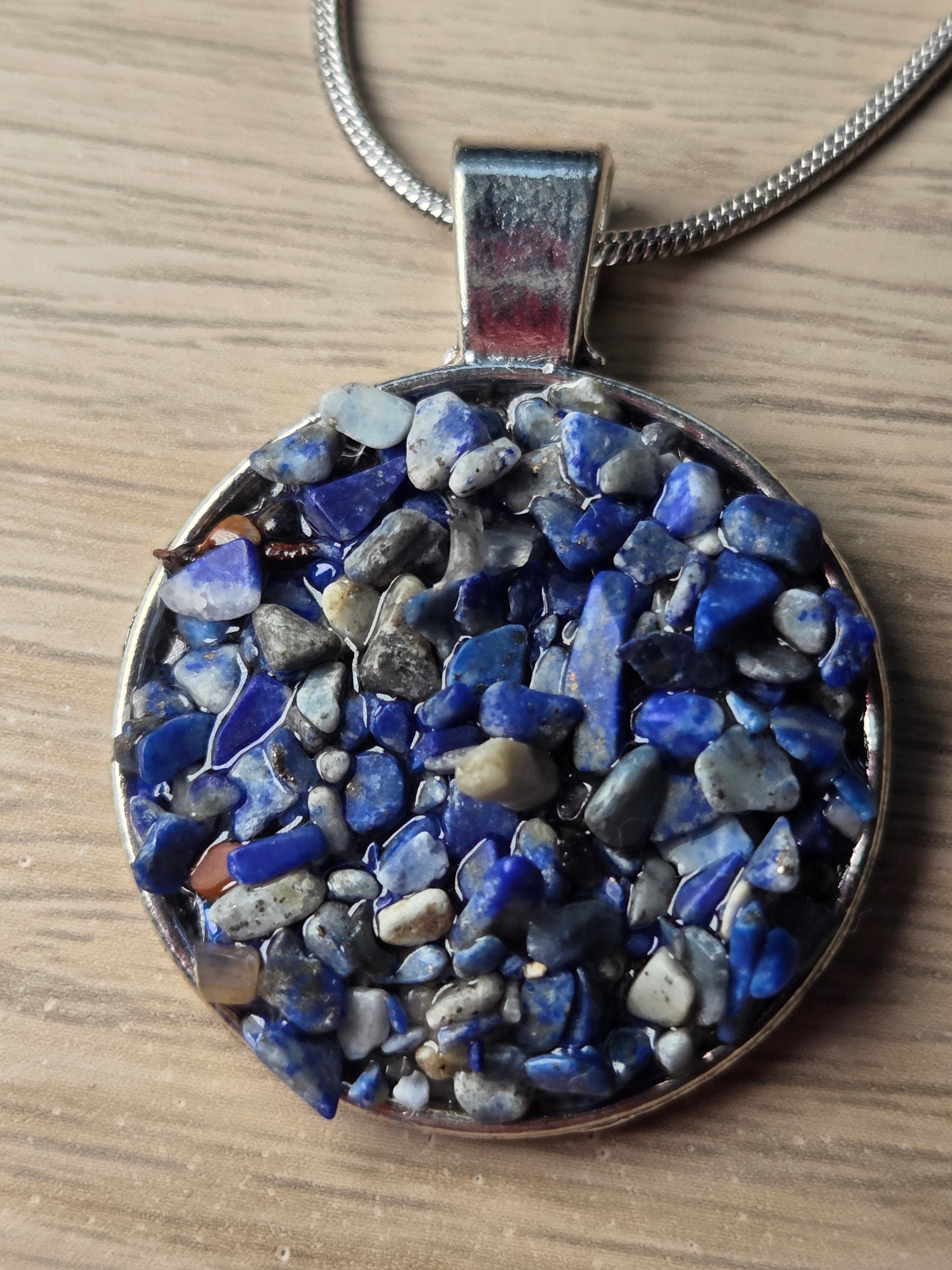 Lapis lazuli crystal chips necklace