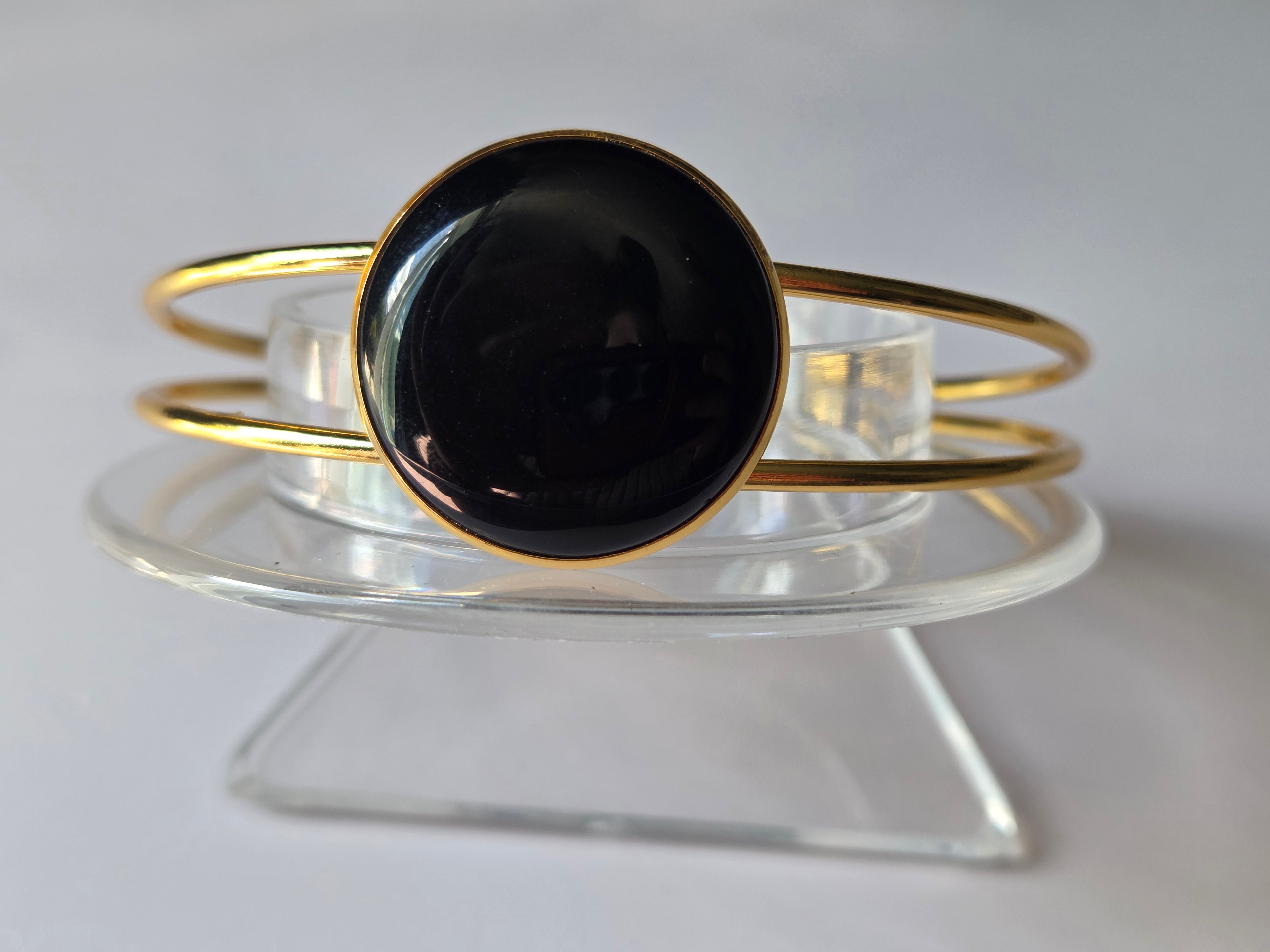 Crystal cabochon bracelet
