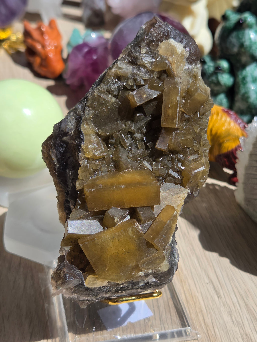 This golden Barite specimen