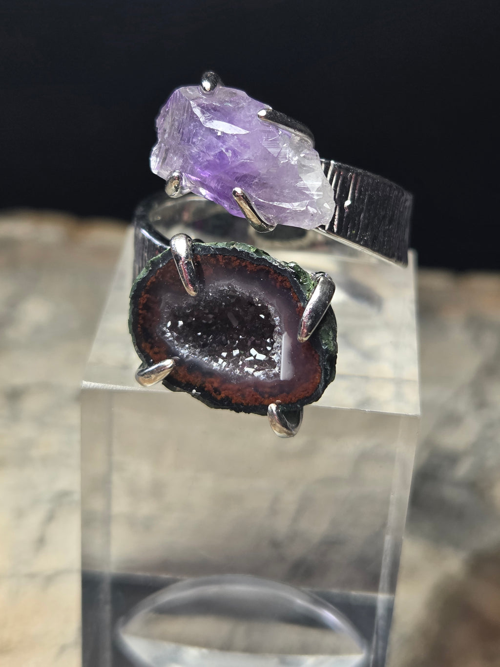 Geode and amethyst specimen ring  - ajustable