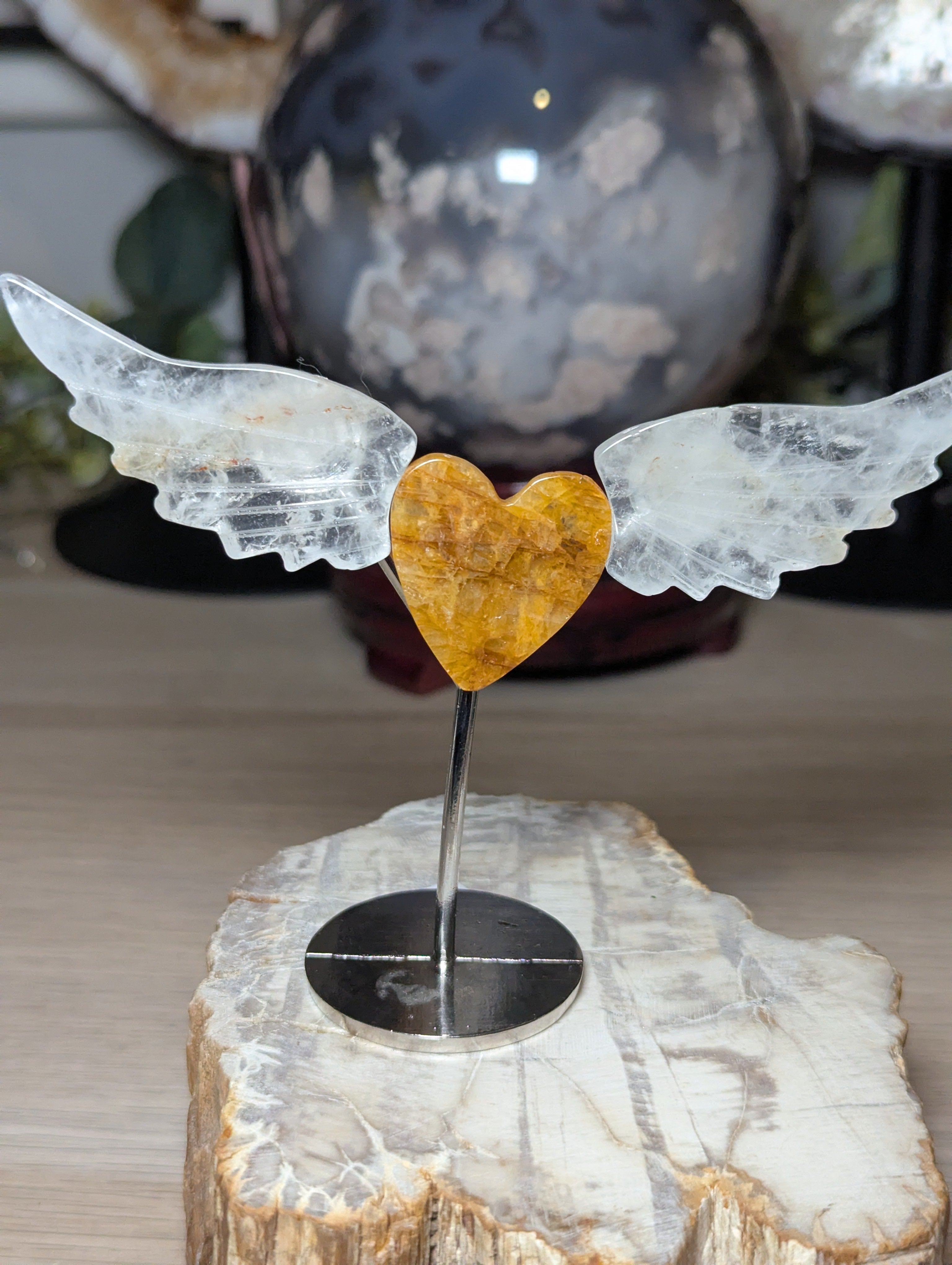 Beautiful crystal heart with wings 💕
