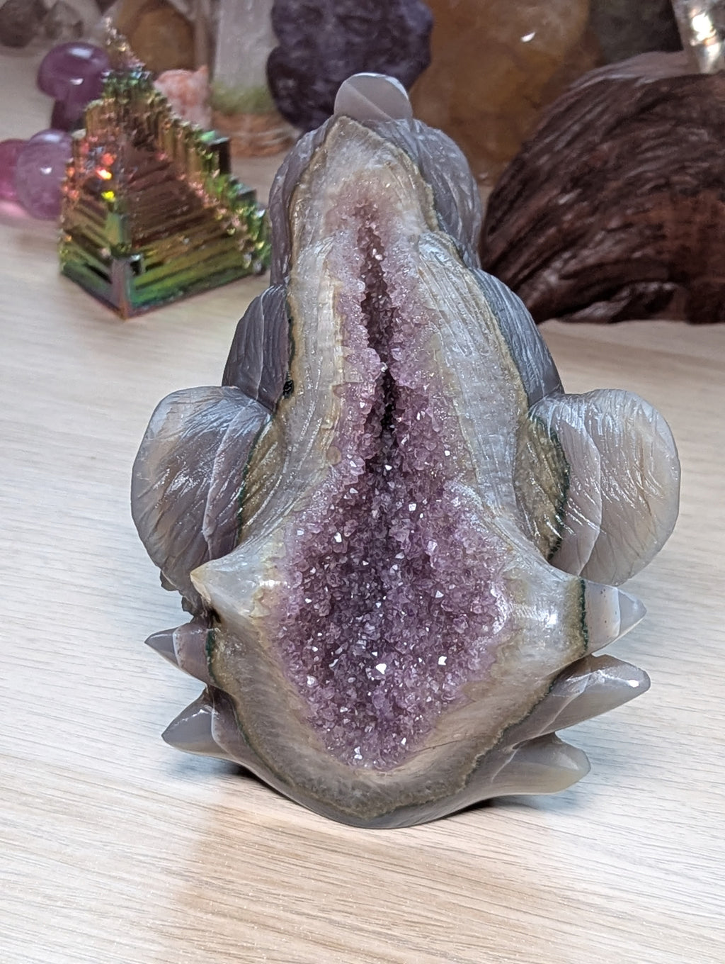 Large Amethyst Agate crystal Wolf carving