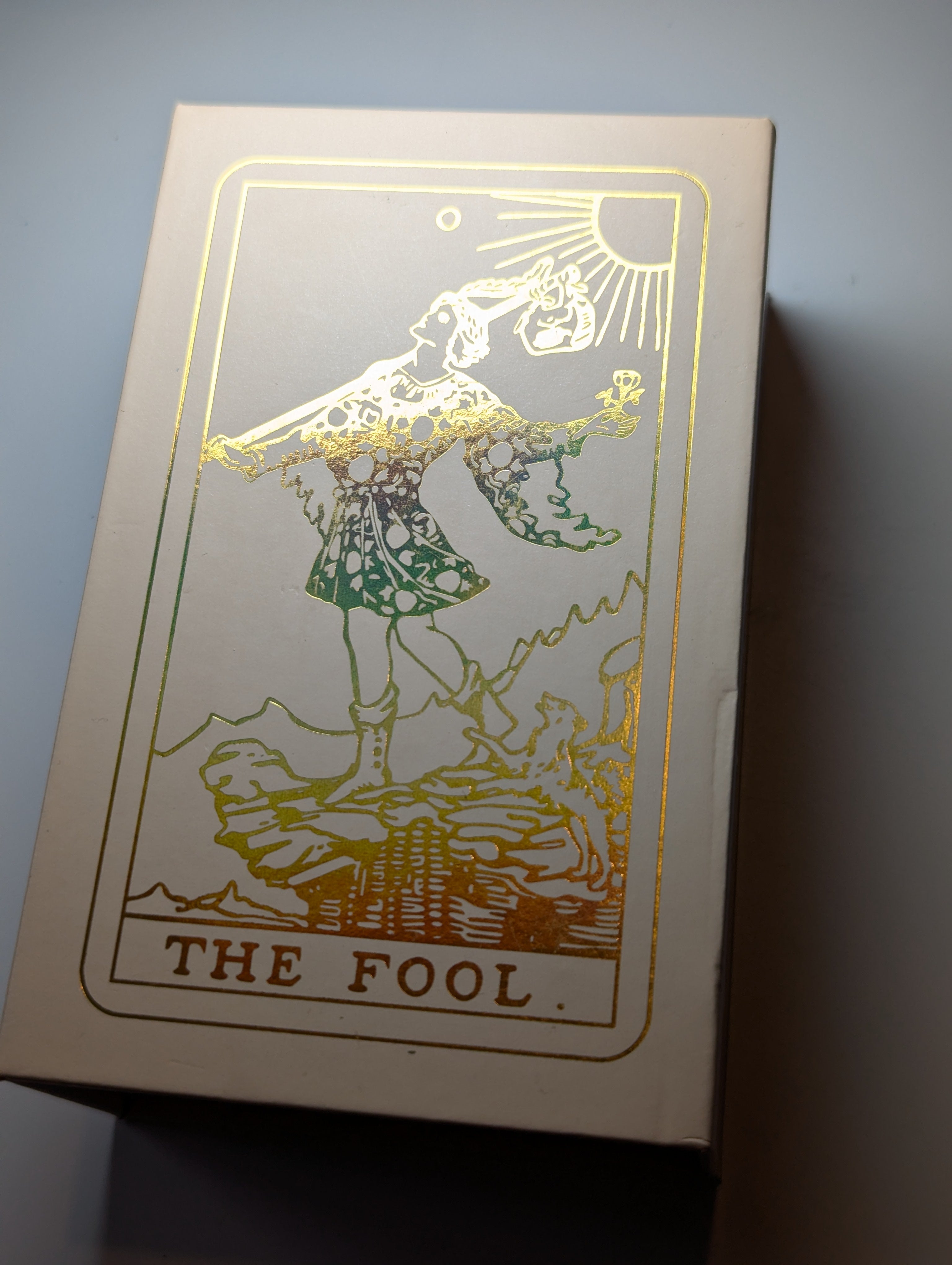 Beautiful hard case Tarror cards with golden foil