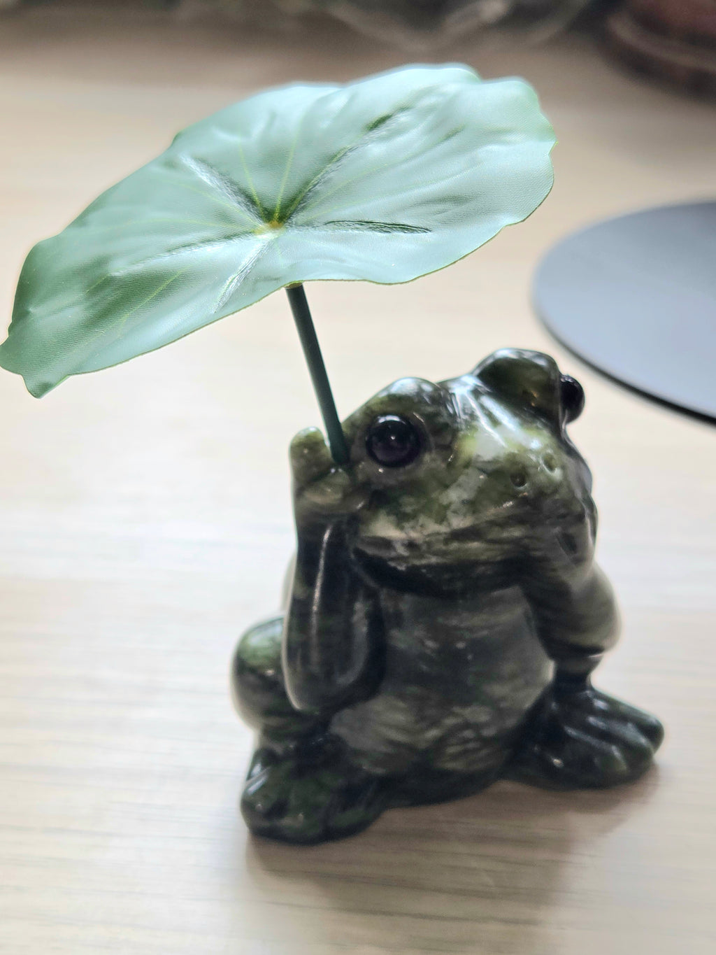 Green jade crystal Frog carving