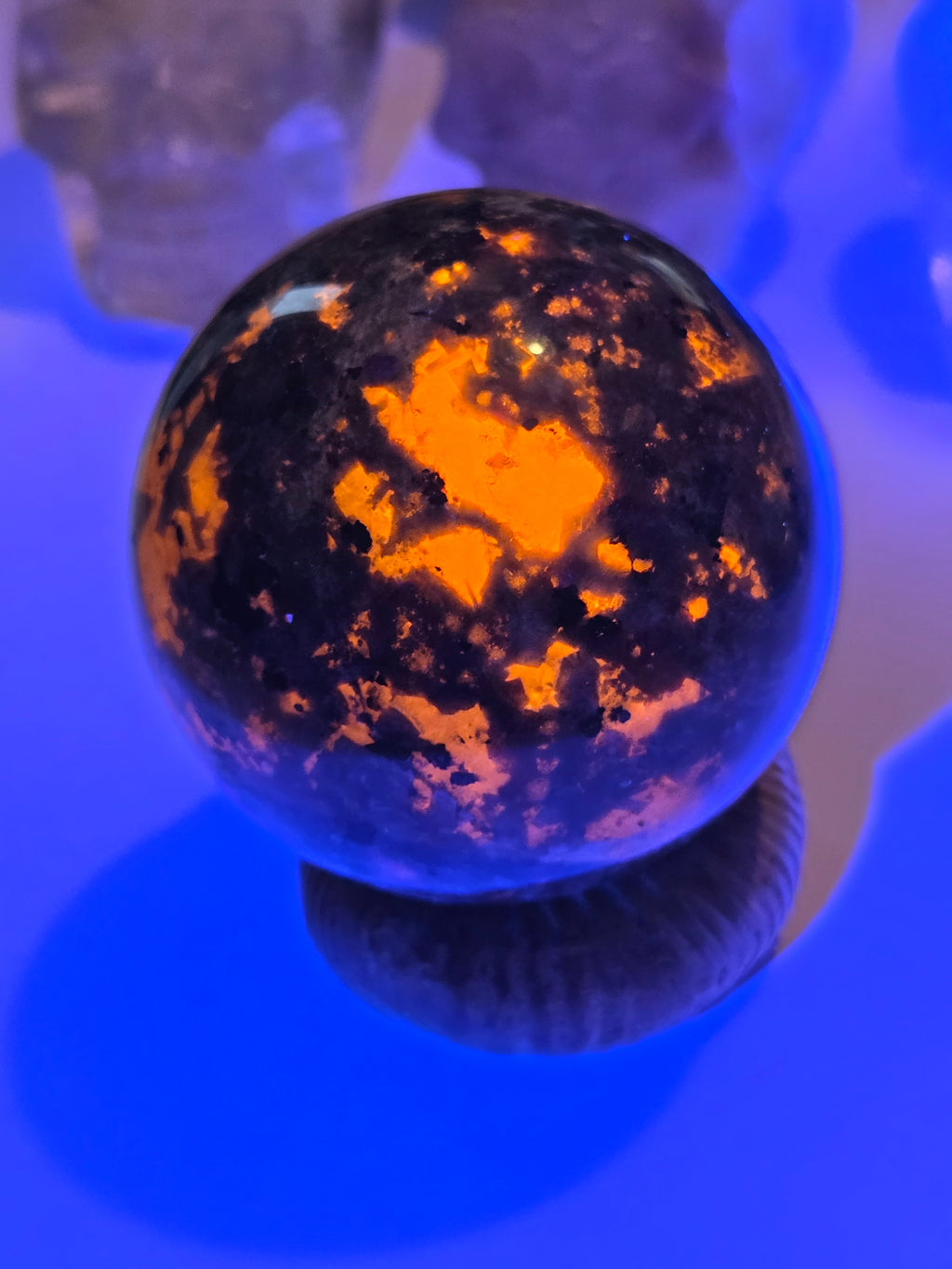 Yooperlite crystal sphere carving with UV and stand