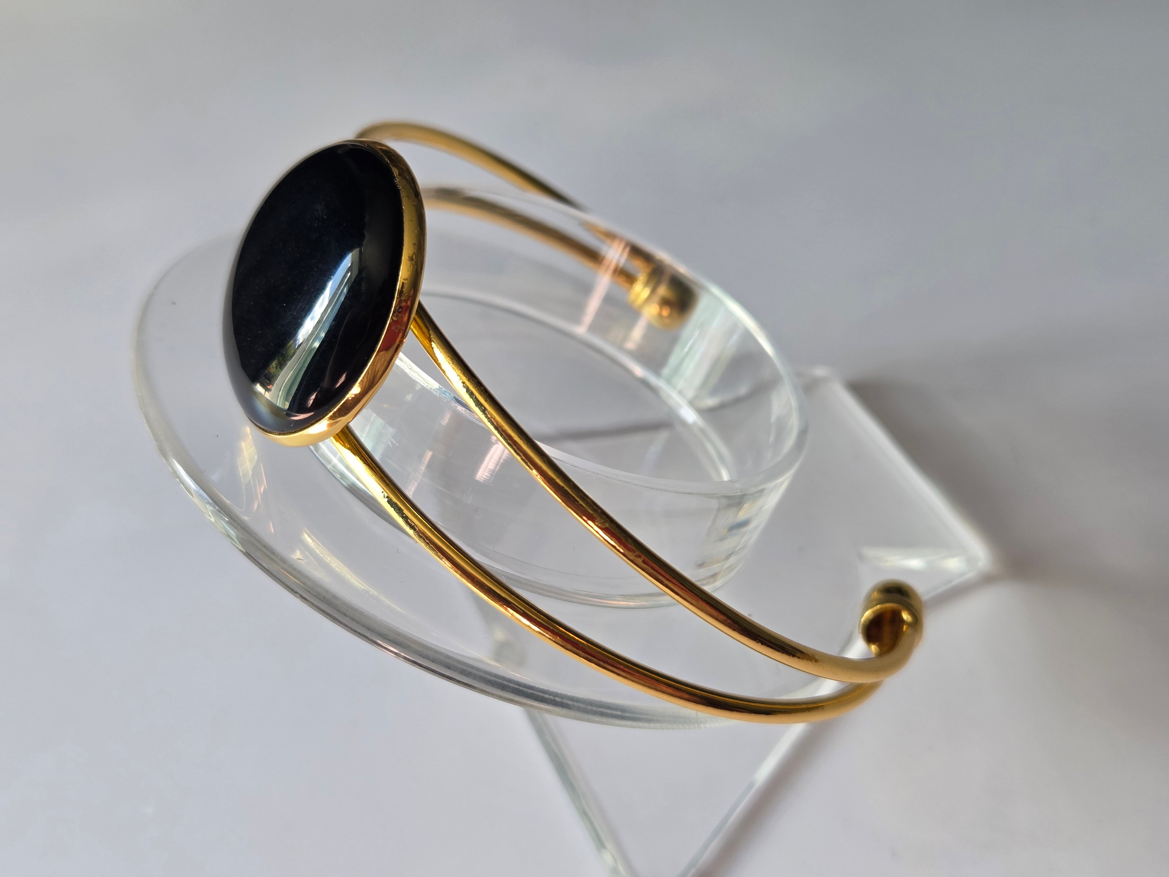 Crystal cabochon bracelet