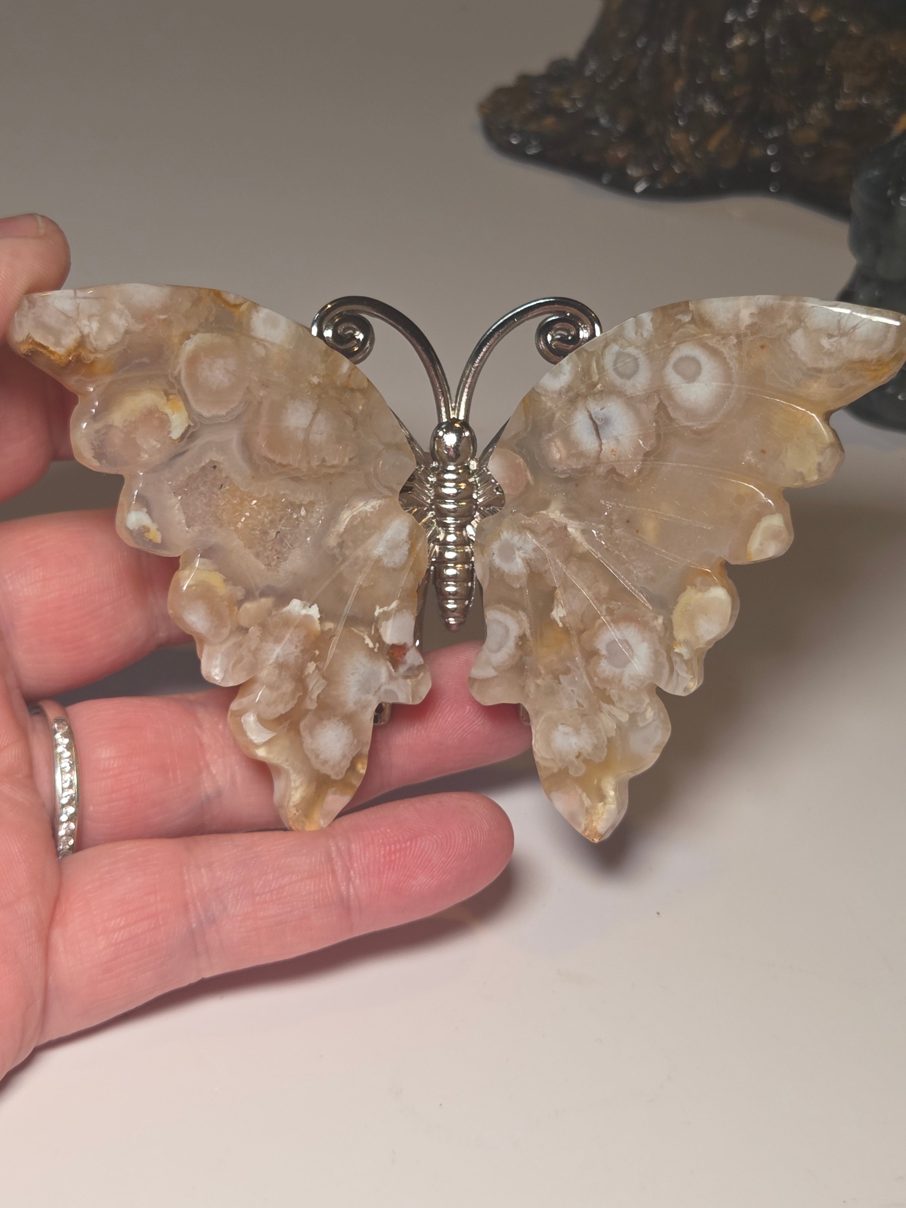 Duzy flower agate butterfly