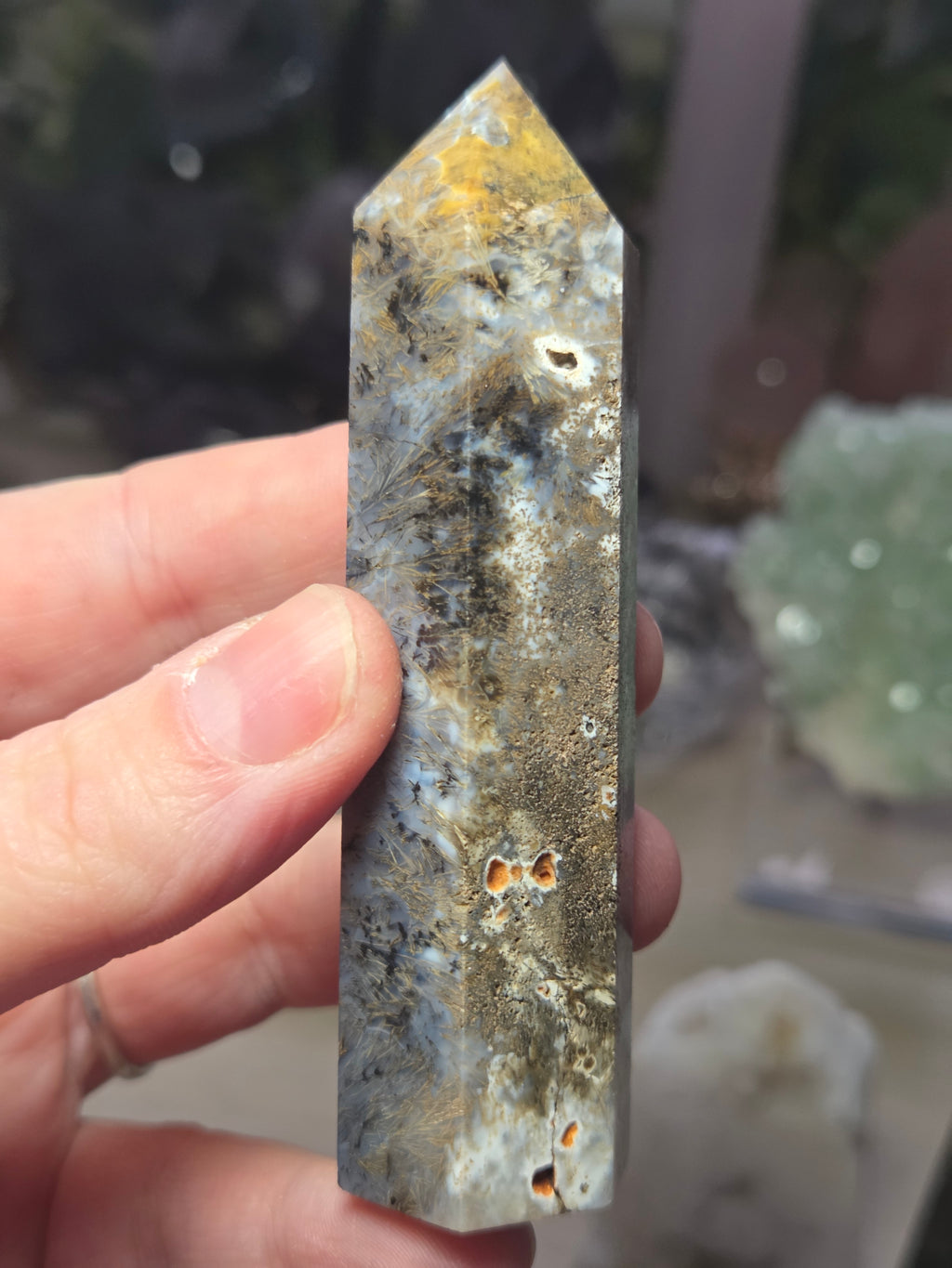 Rutile in quartz crystal tower