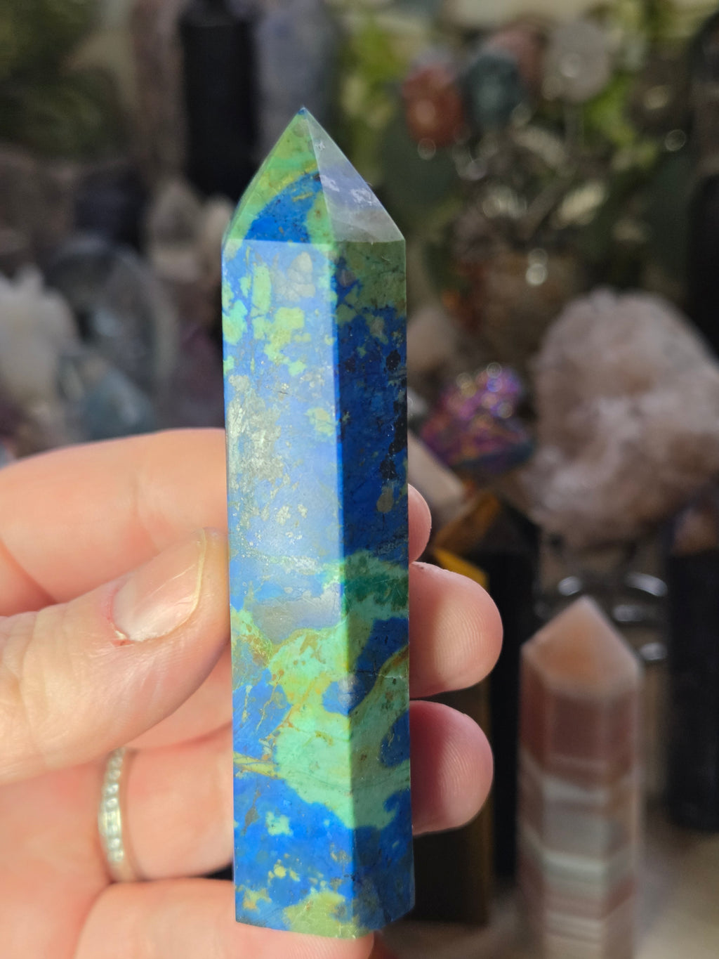 Quanto Quantum crystal tower carving