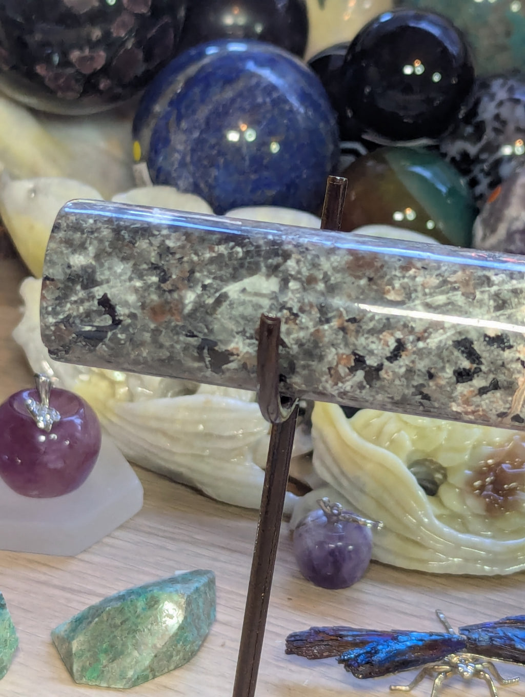 Yooperlite crystal bracelet stand