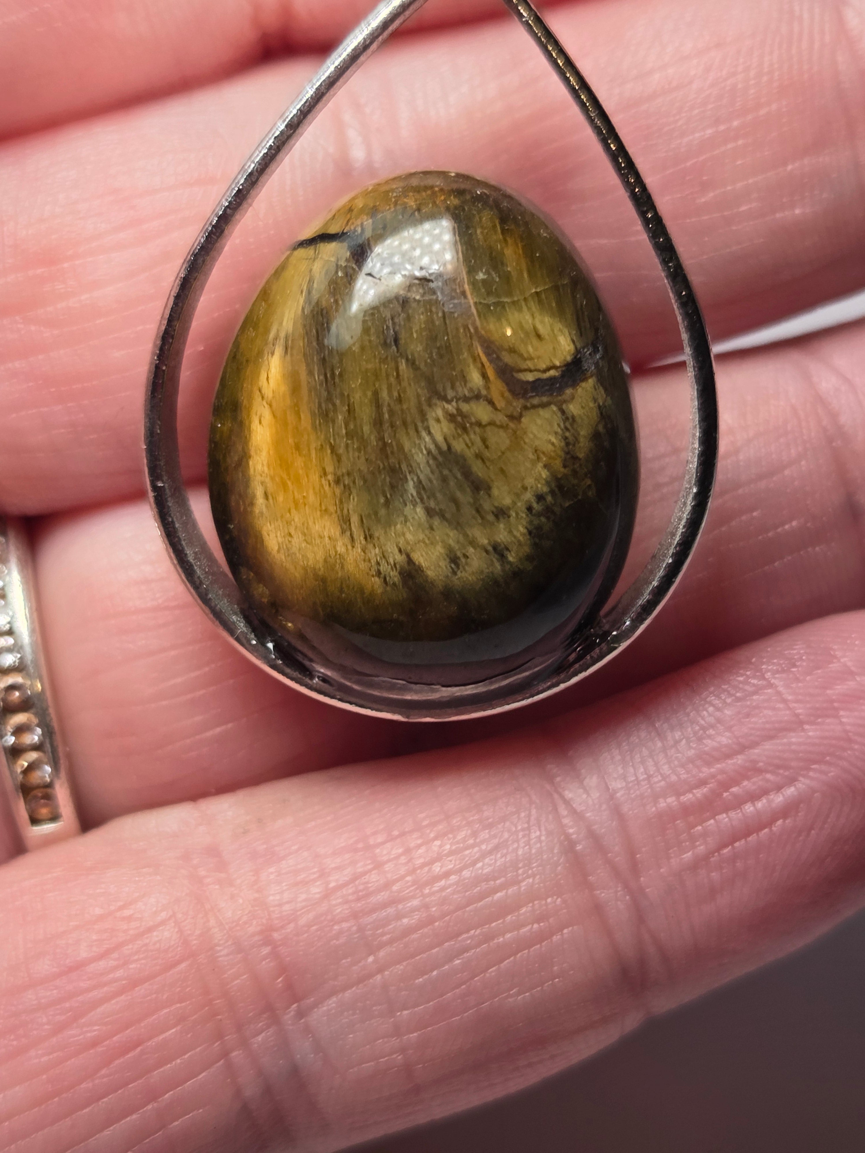 Tigers eye crystal necklace carving