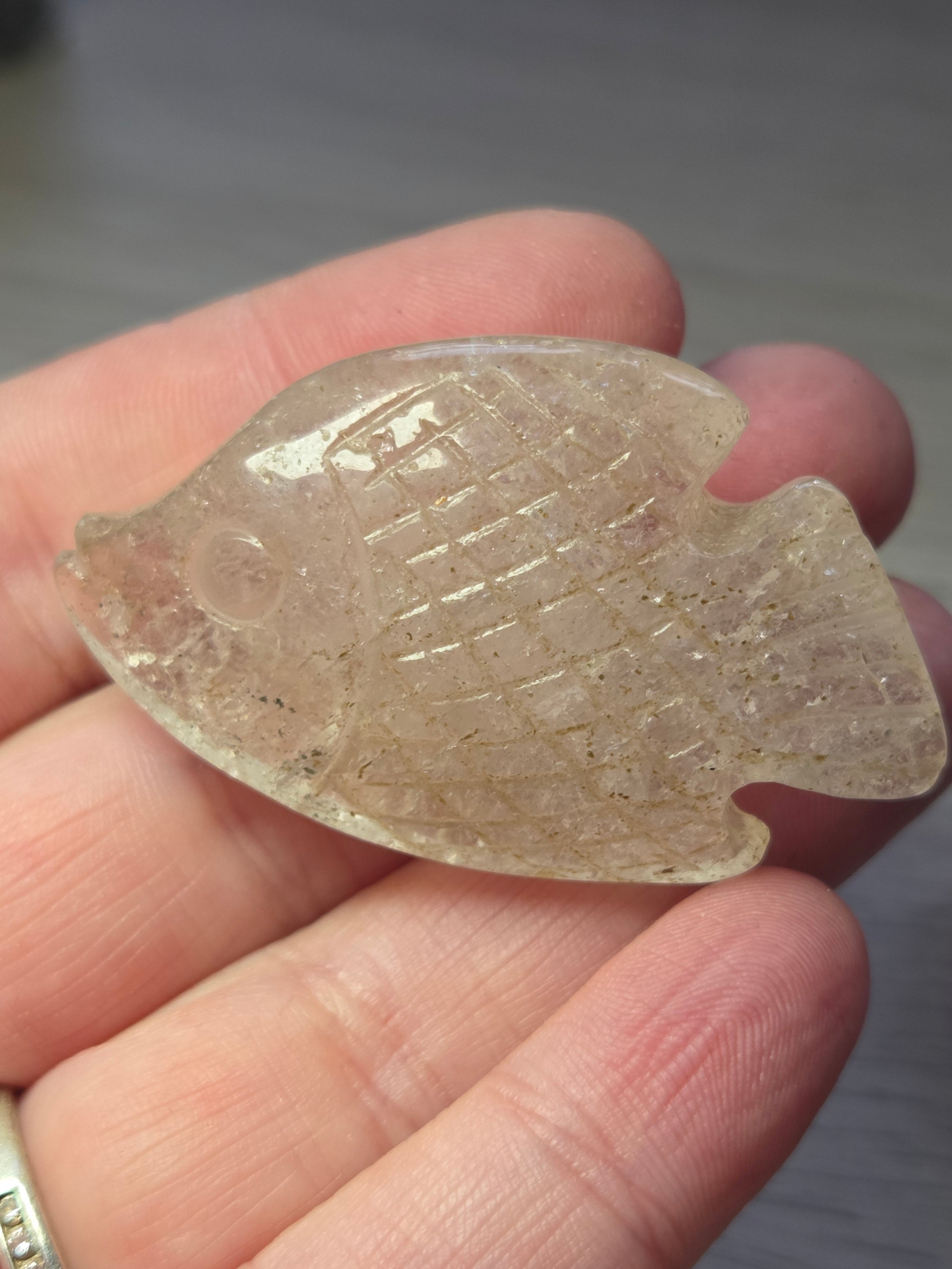 Garden quartz crystal fish carving