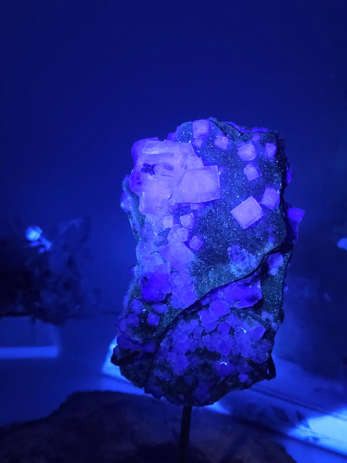 Fluorite and sphalerite specimen with stand