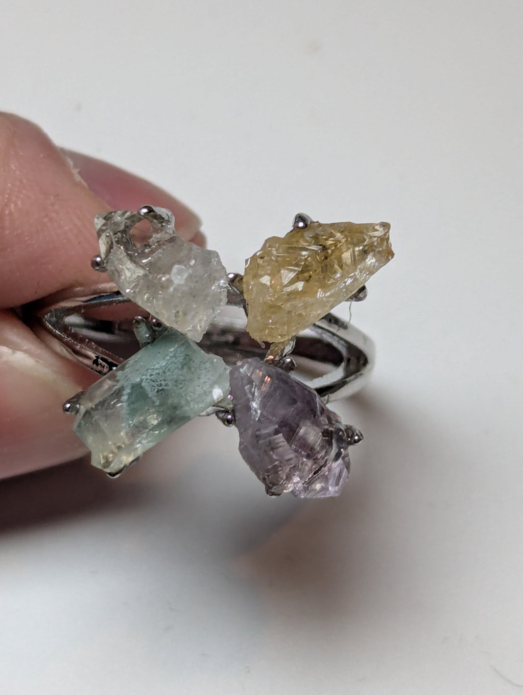 Crystal specimen adjustable ring
