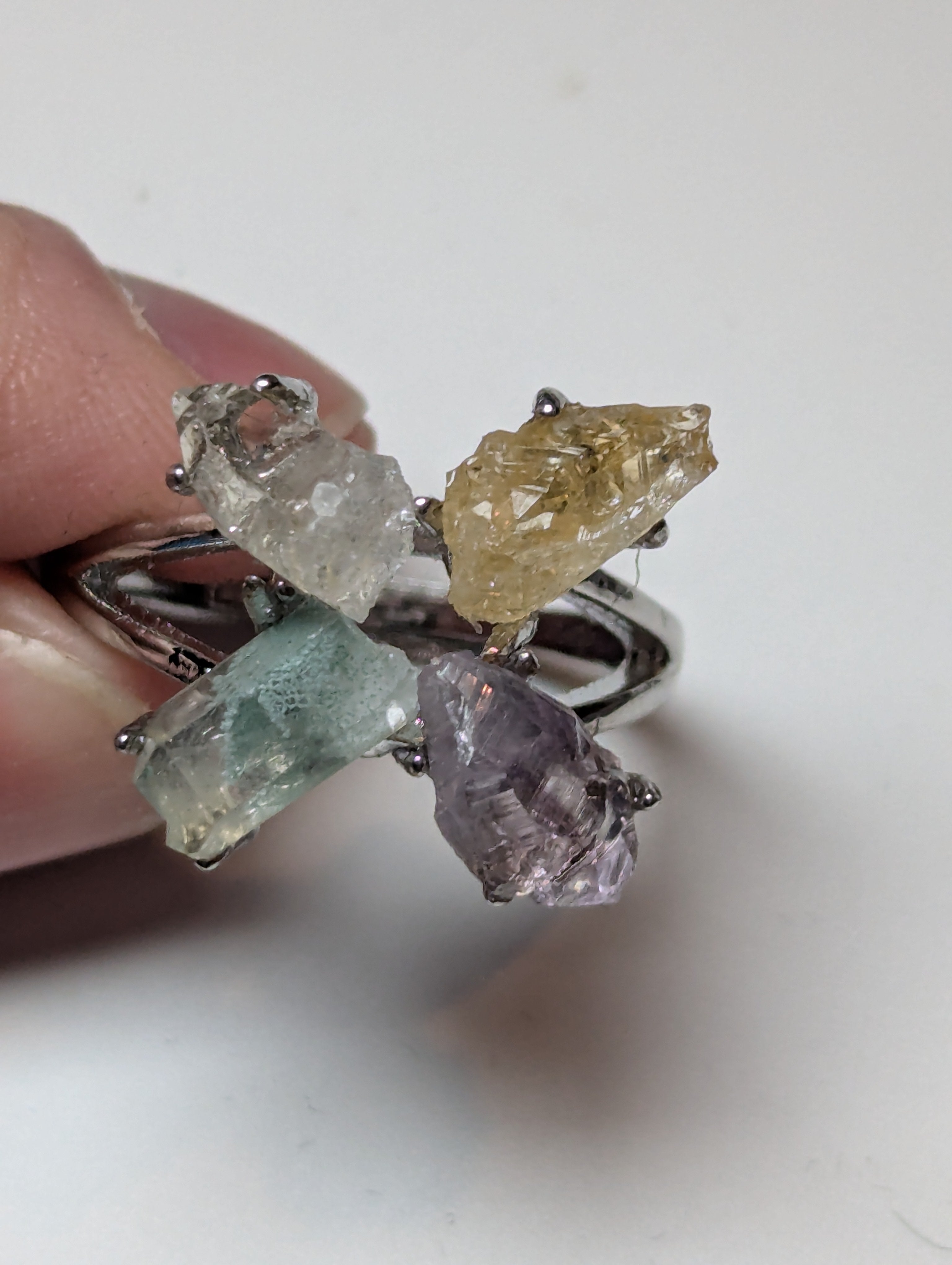 Crystal specimen adjustable ring