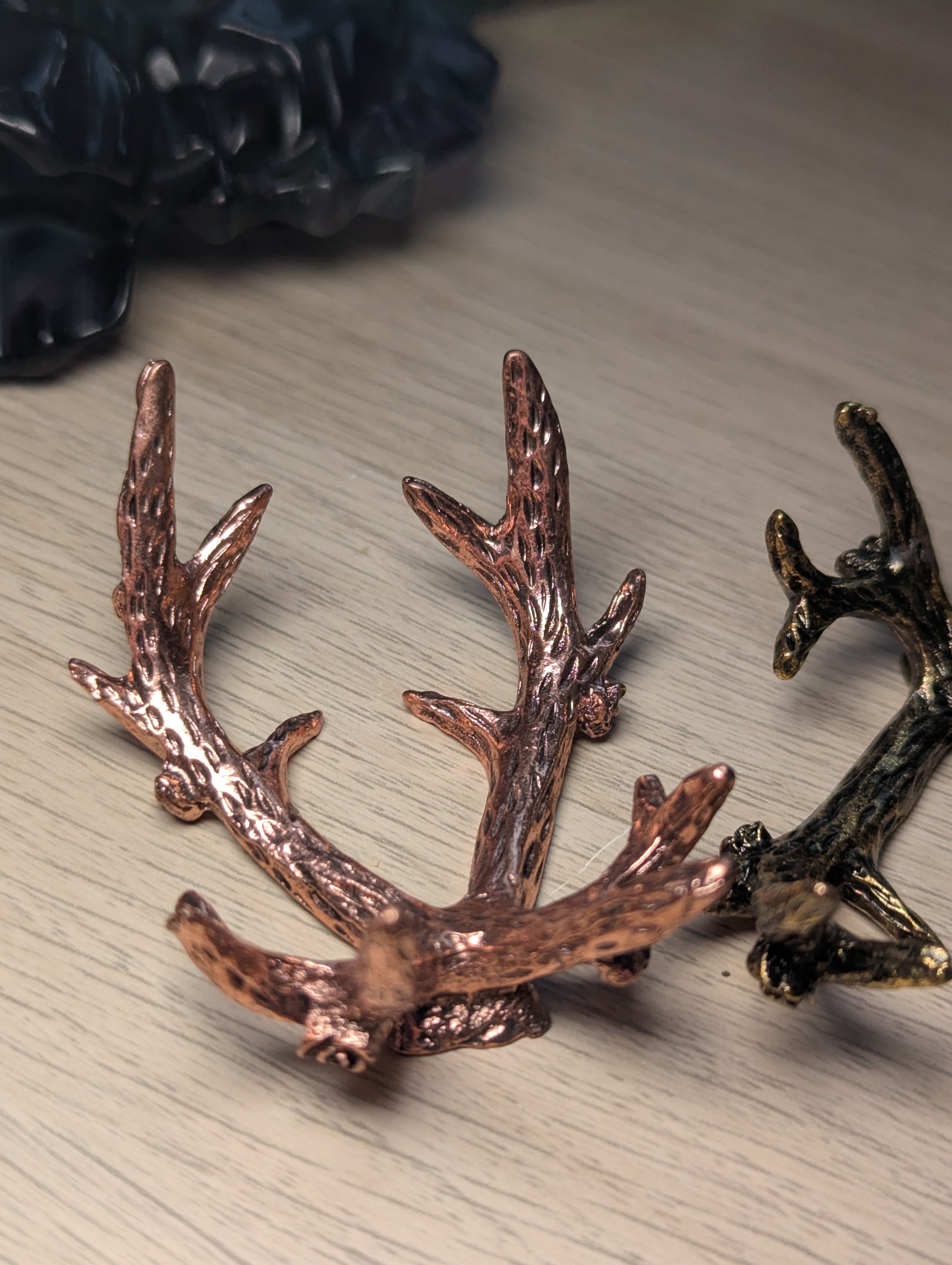 Antler sphere holder