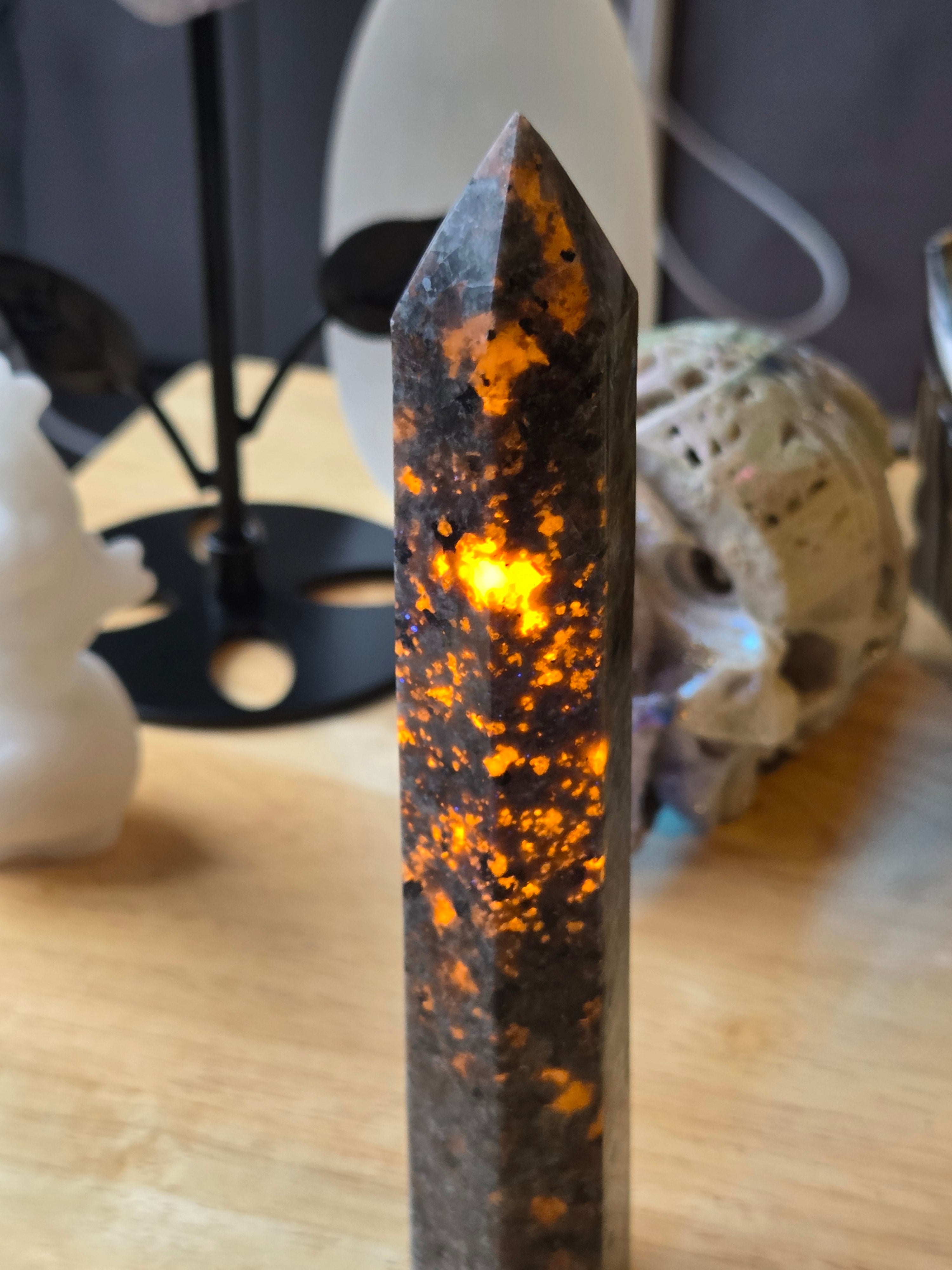New Yooperlite crystal tower carving UV reactive