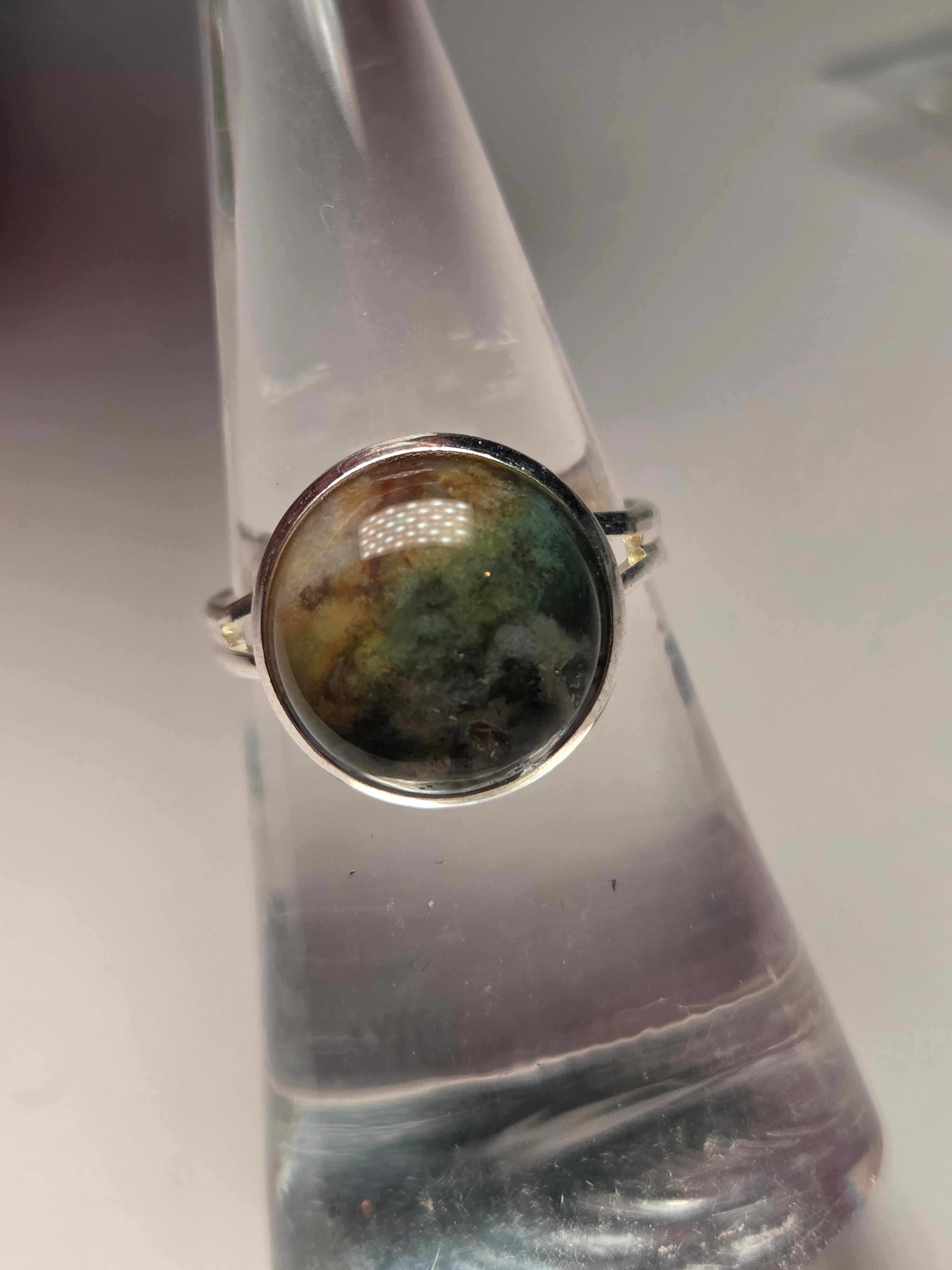 Beautiful green jade crystal adjustable ring