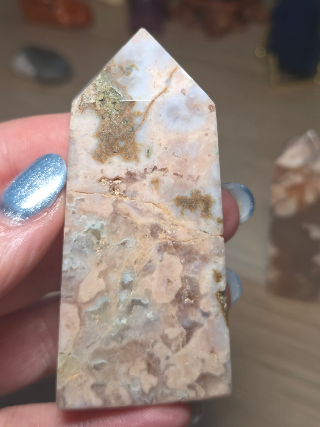 Imperfect crystal flower agate tower