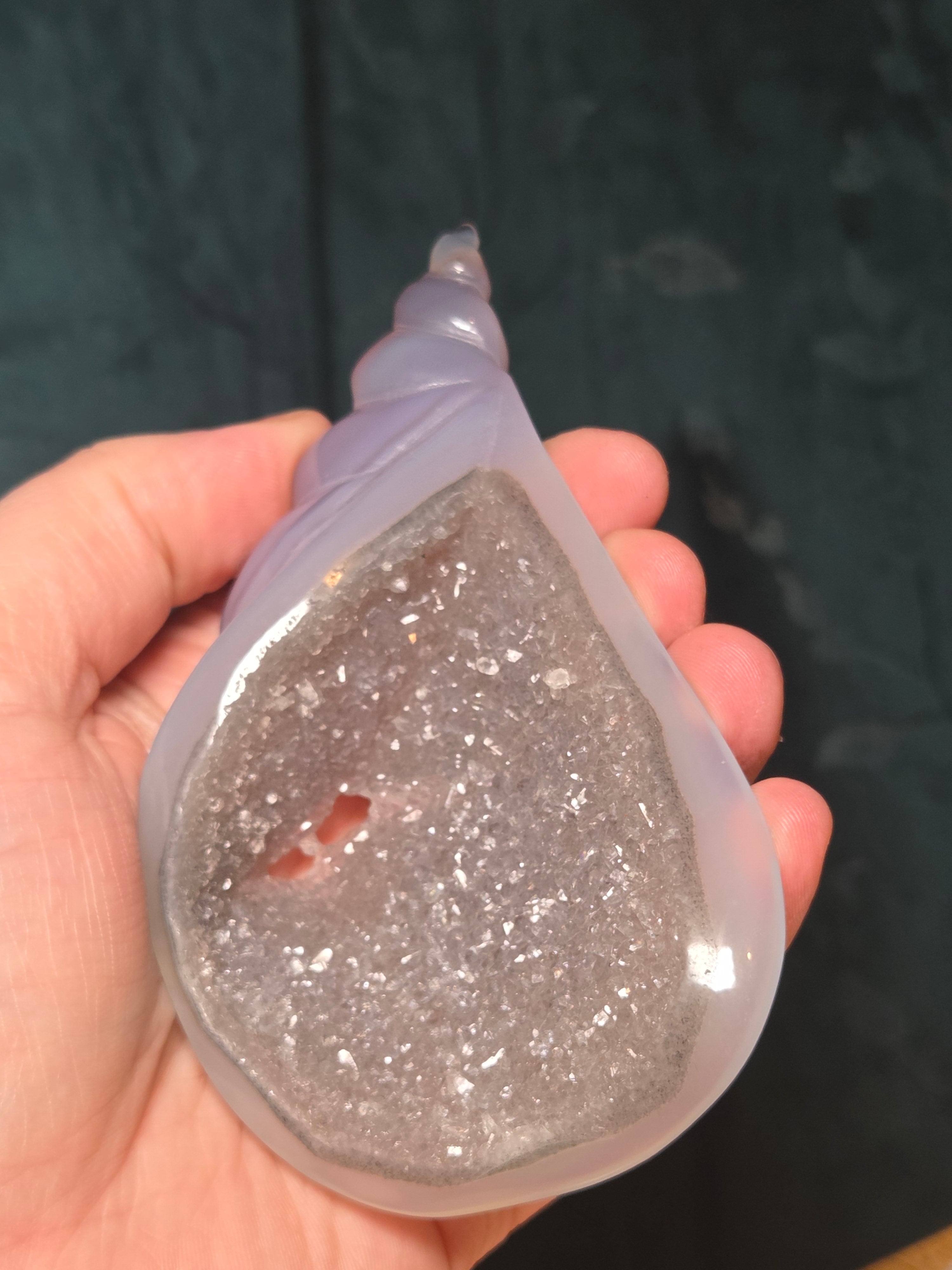 Amazing  duzy agate crystal shell carving