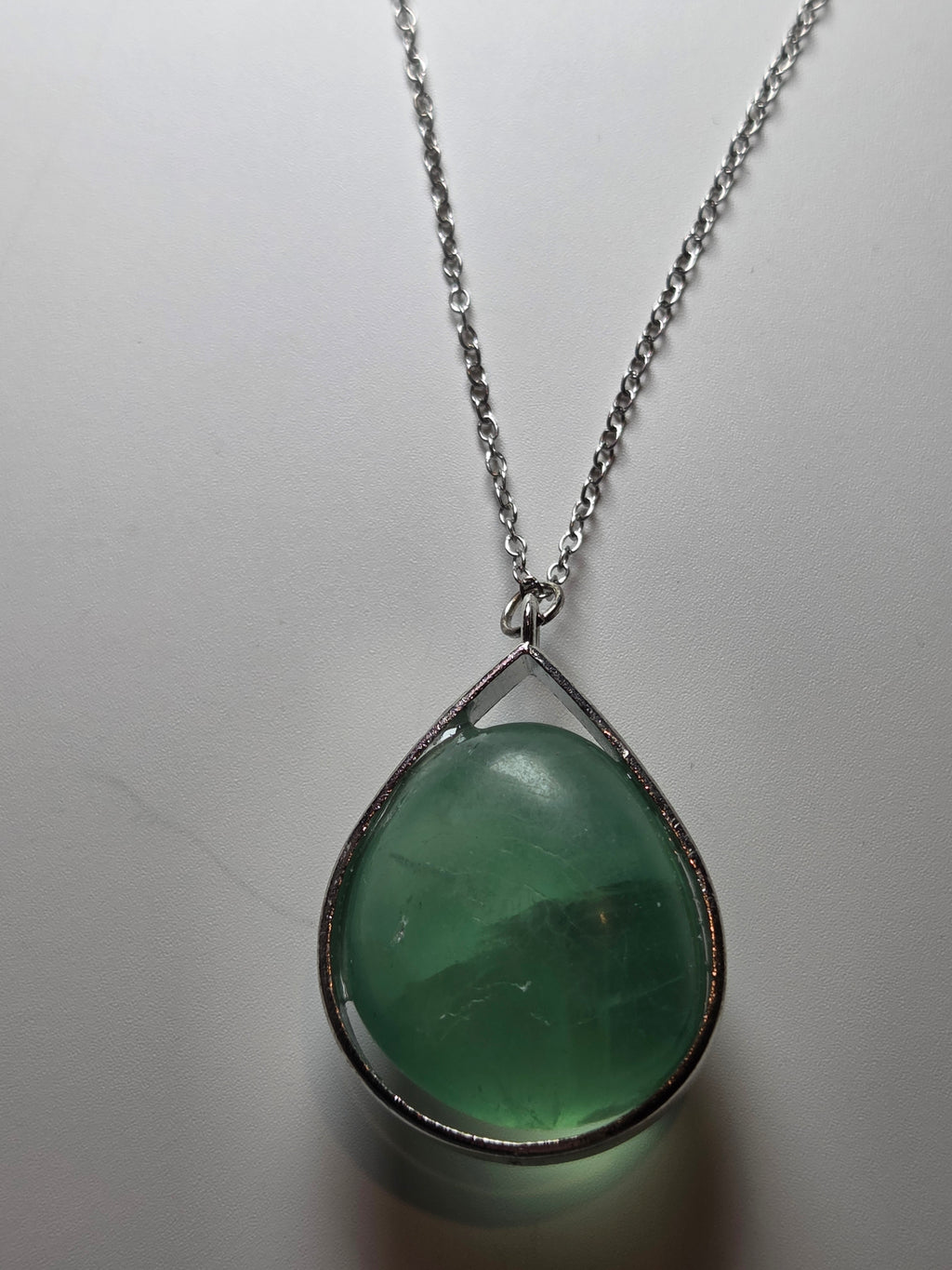 Green flouite handmade necklace with blue uv