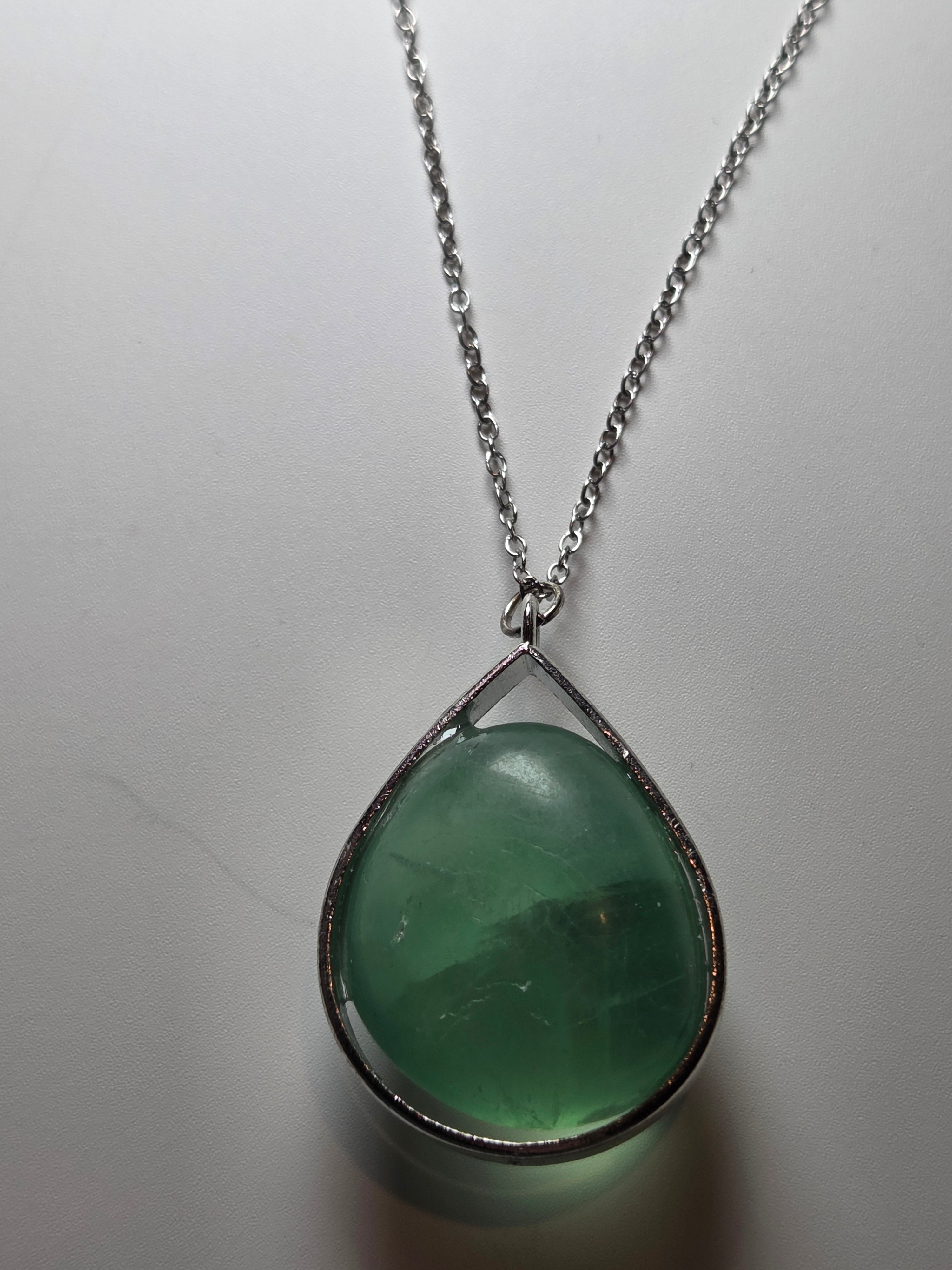 Green flouite handmade necklace with blue uv