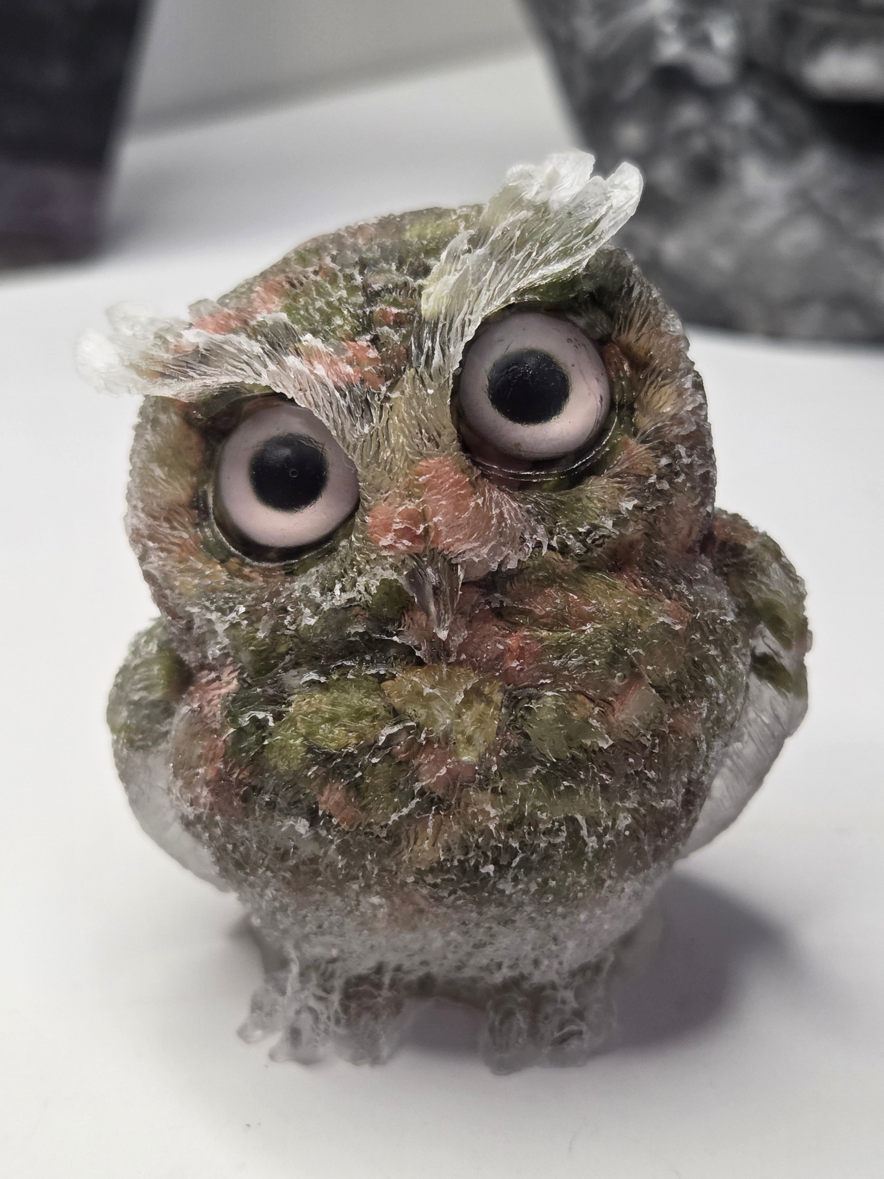 Unikite crystal resin owl carving