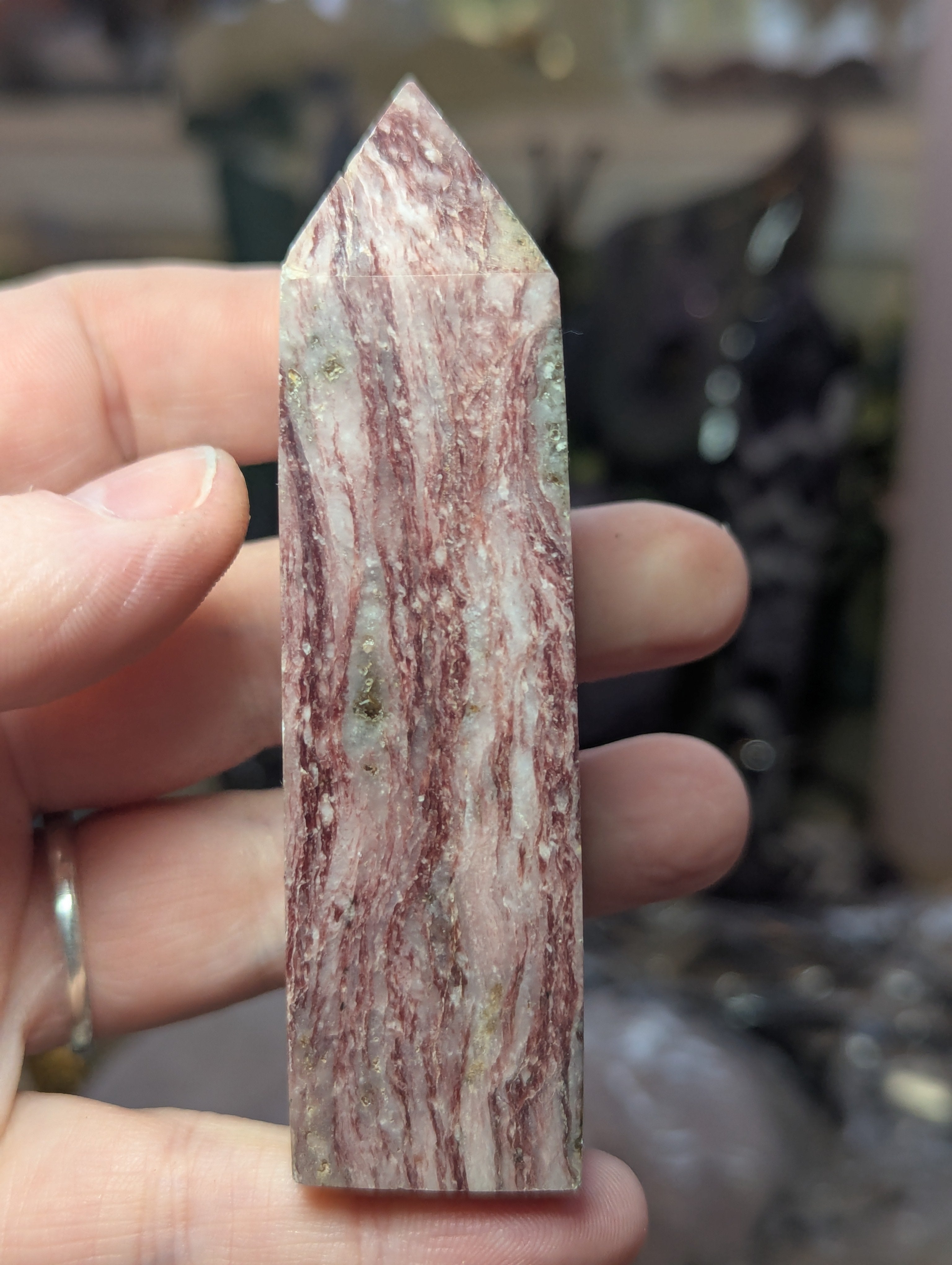 Red mica crystal tower