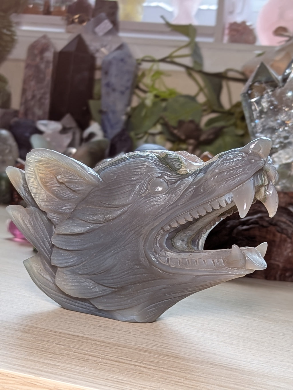 Large Amethyst Agate crystal Wolf carving
