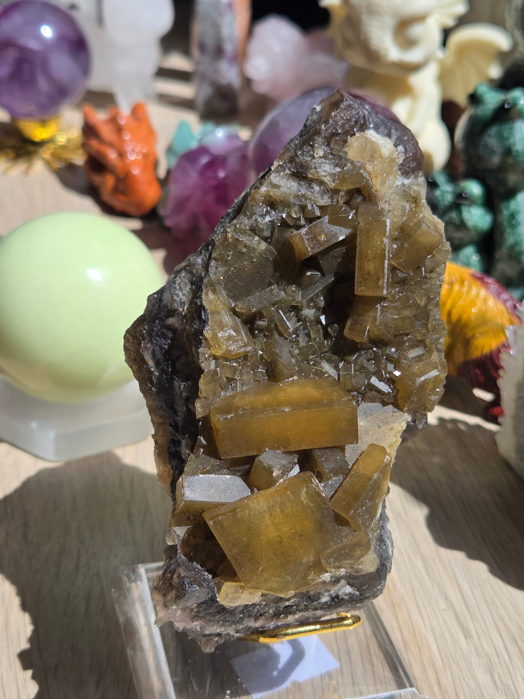 This golden Barite specimen