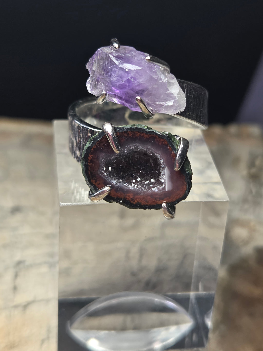 Geode and amethyst specimen ring  - ajustable