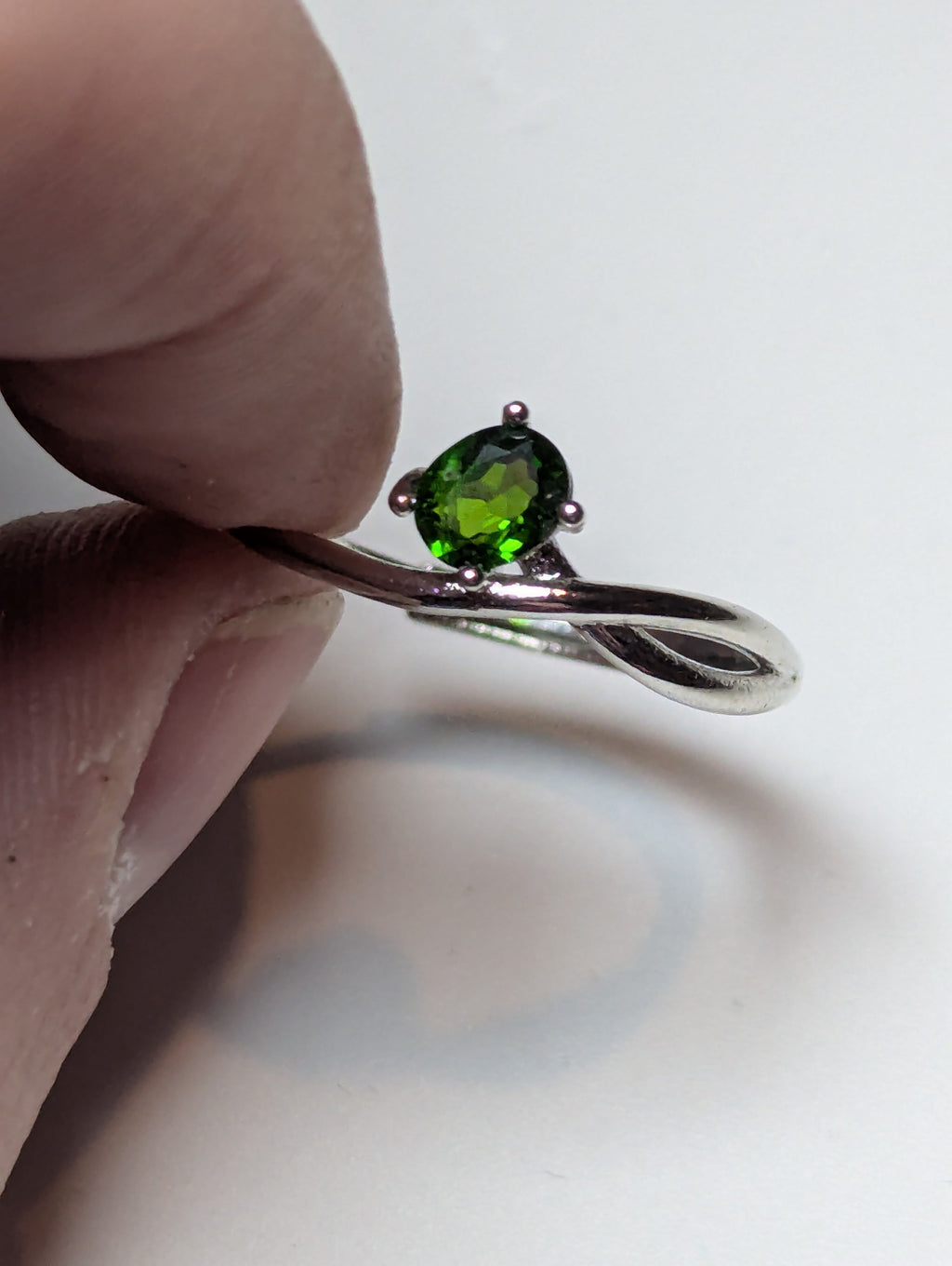 1 Carrot Emerald Adjustable ring