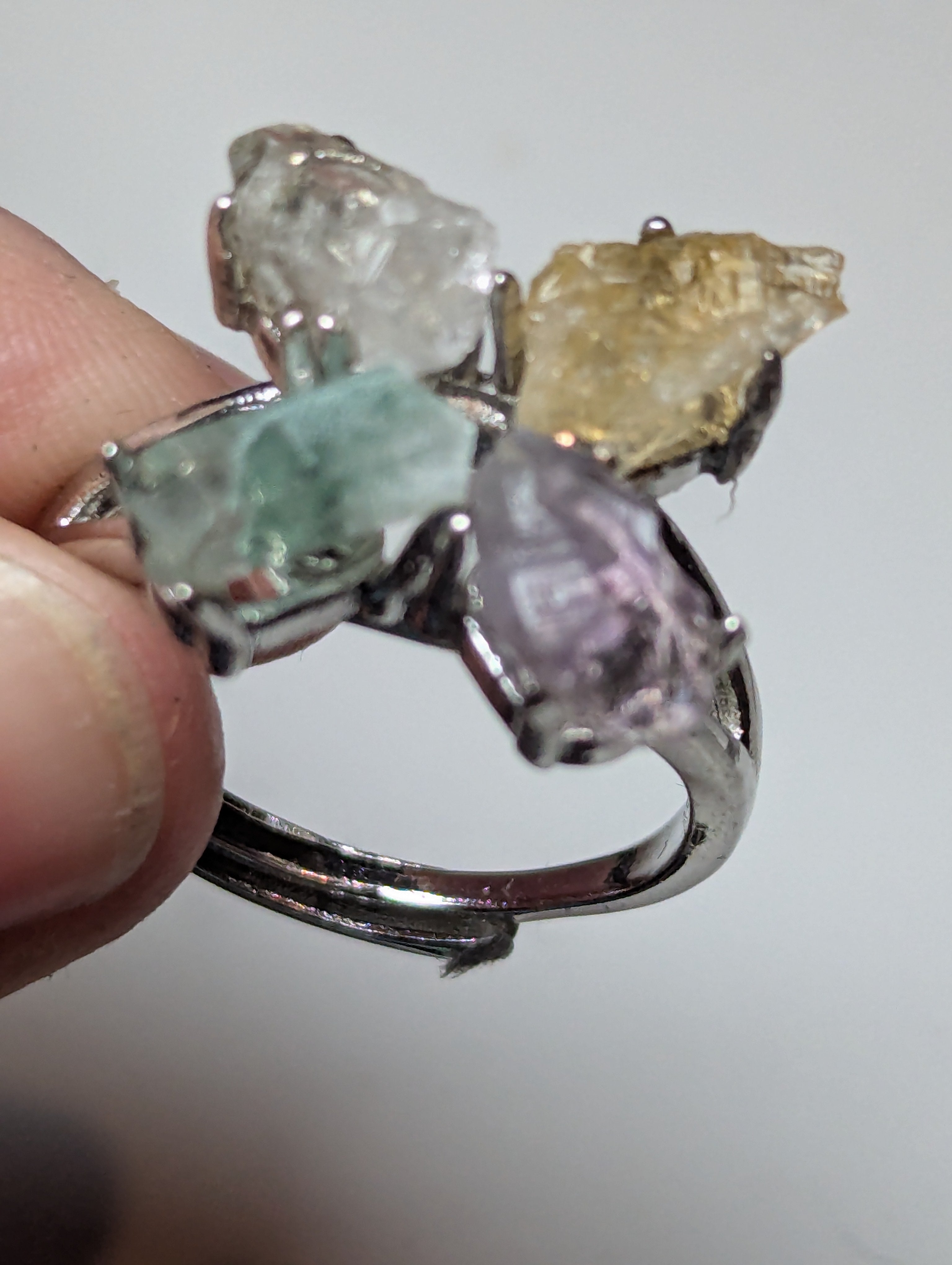 Crystal specimen adjustable ring