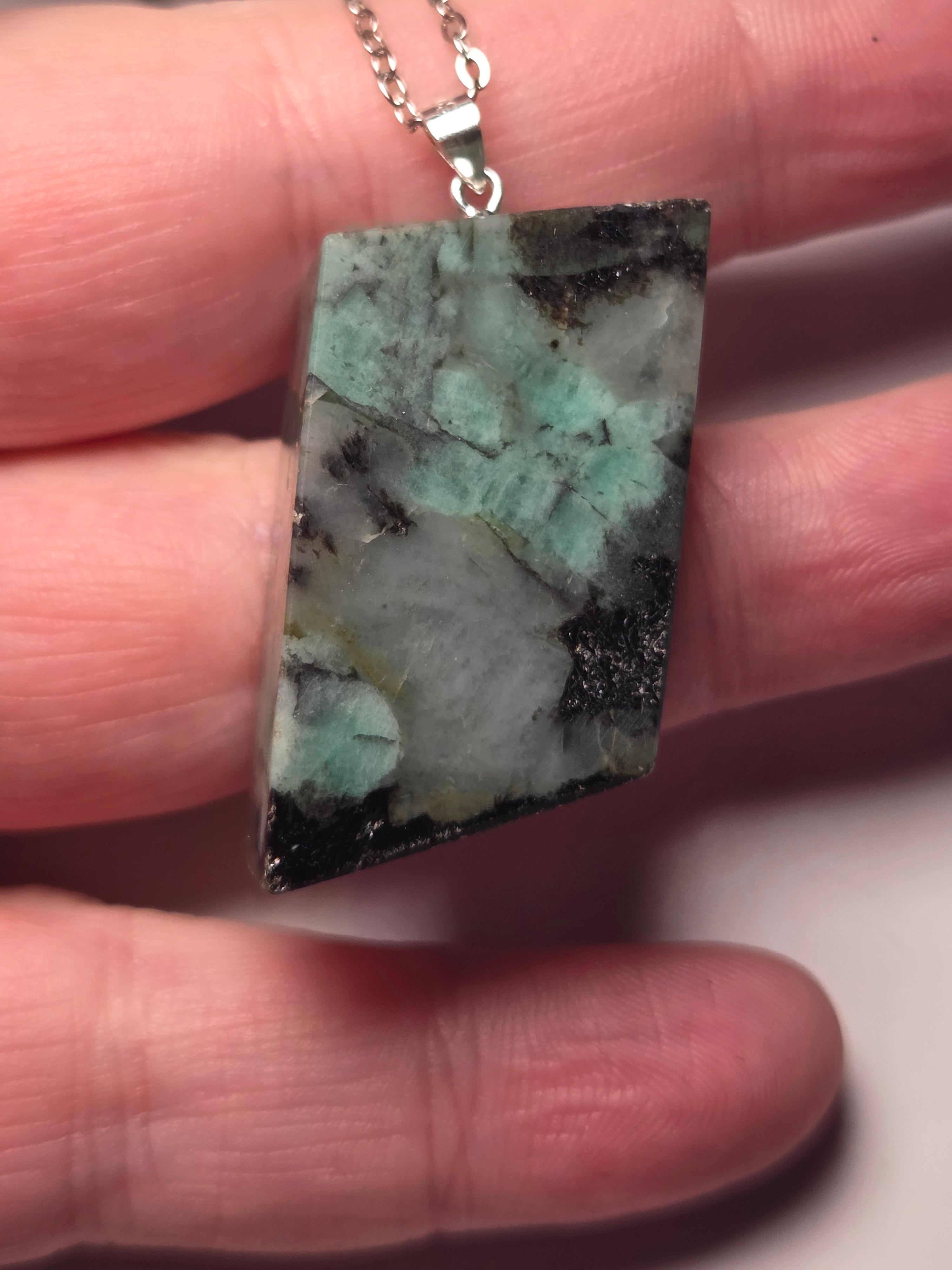 Emerald s295 handmade necklace