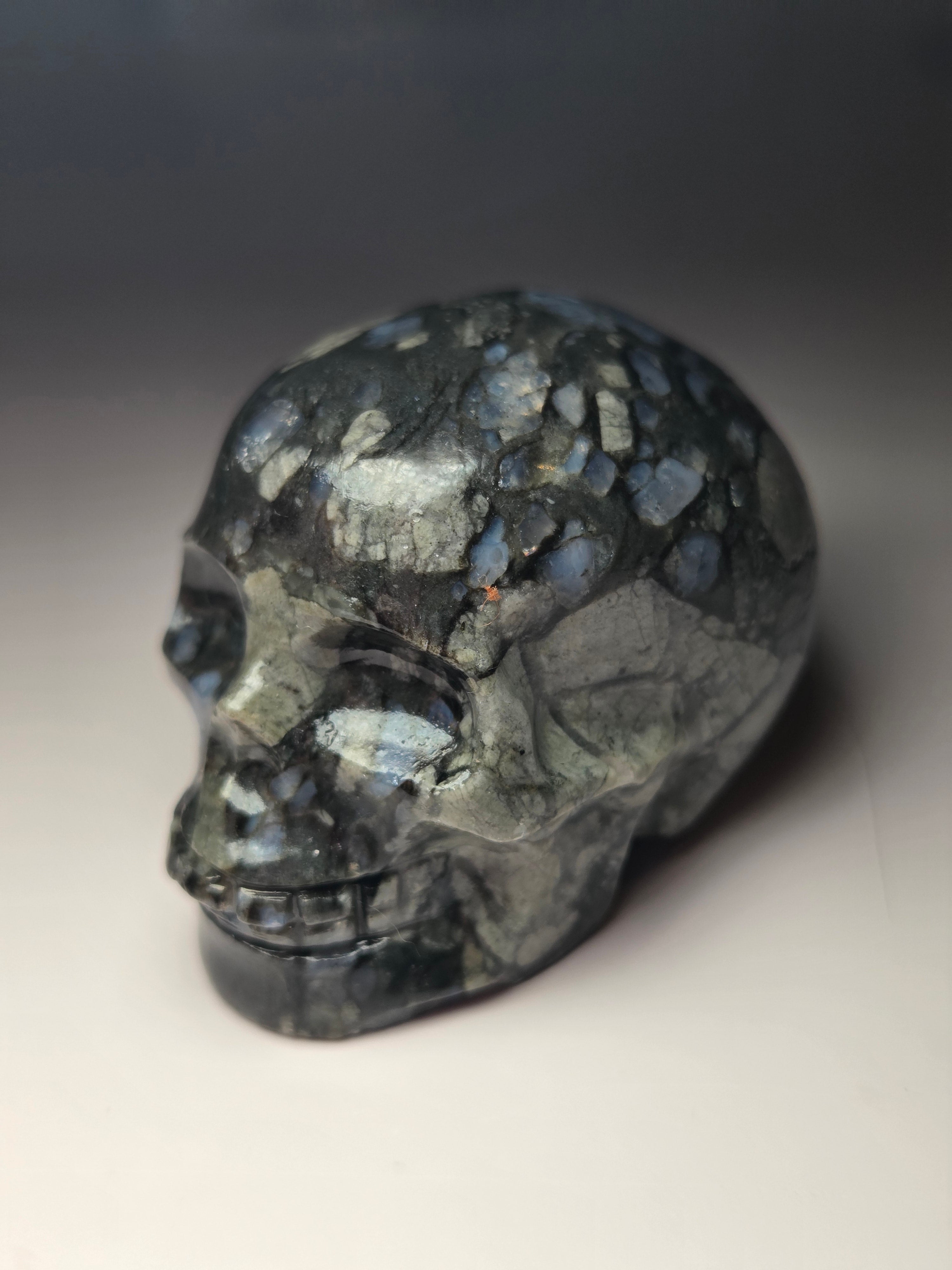 Quesera crystal skull carving