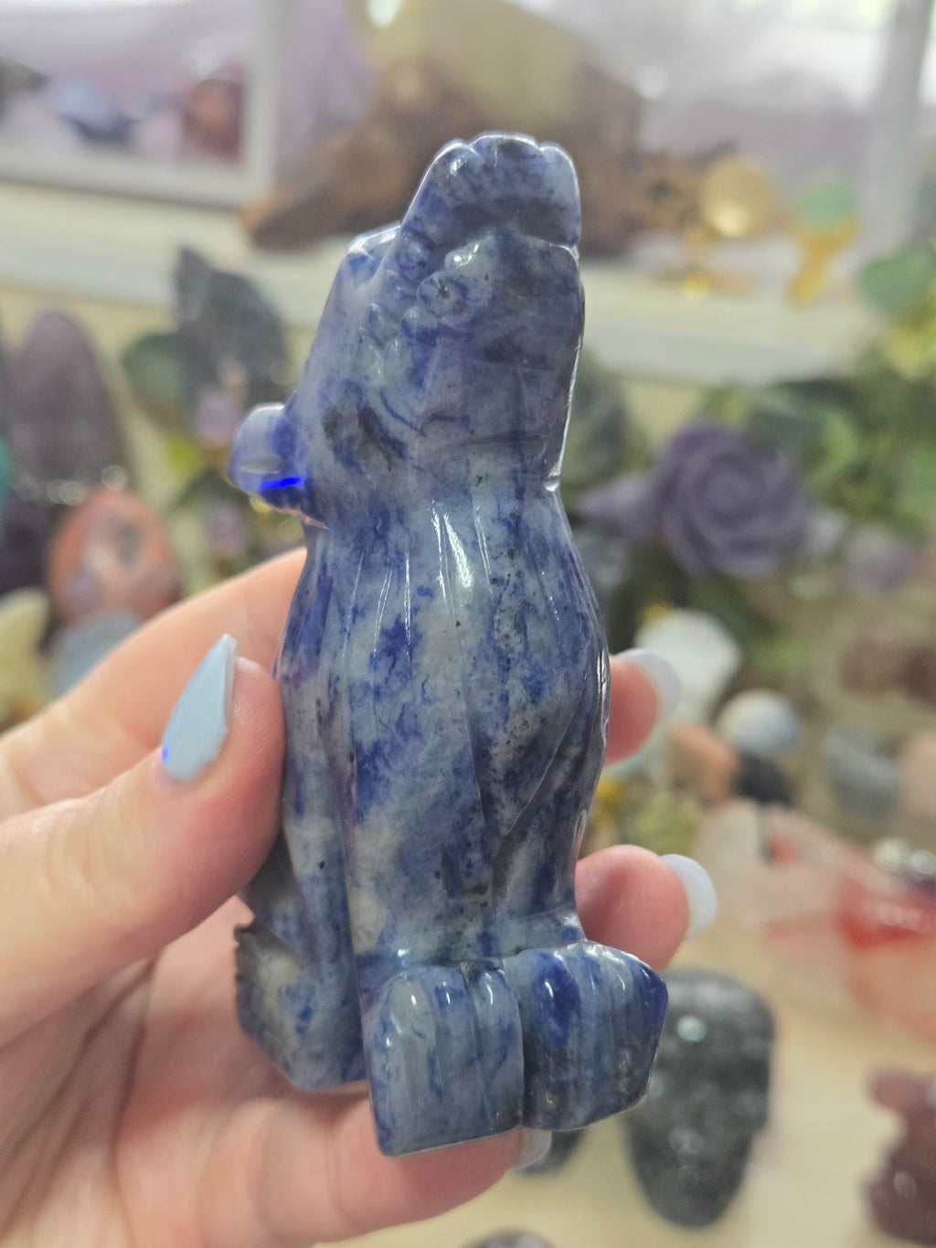 Sodalite howling wolf carving