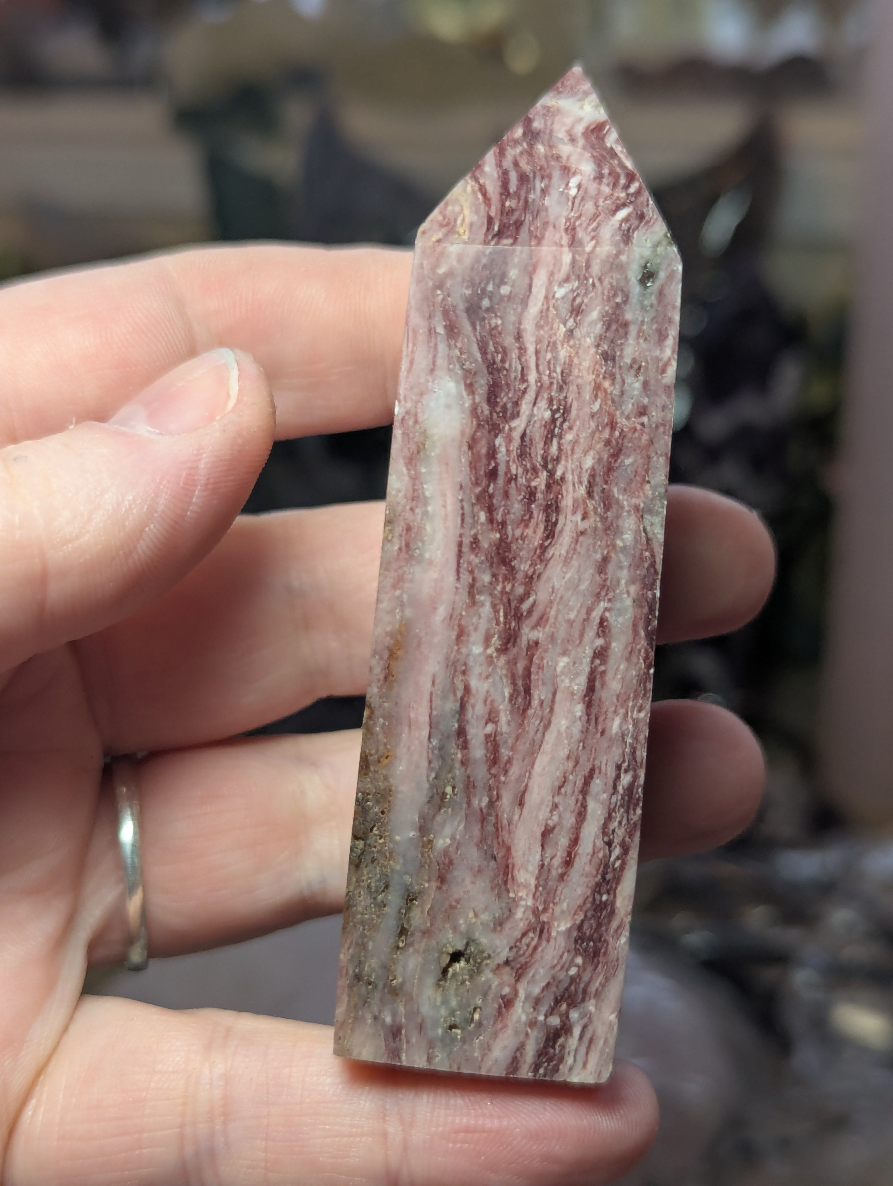 Red mica crystal tower