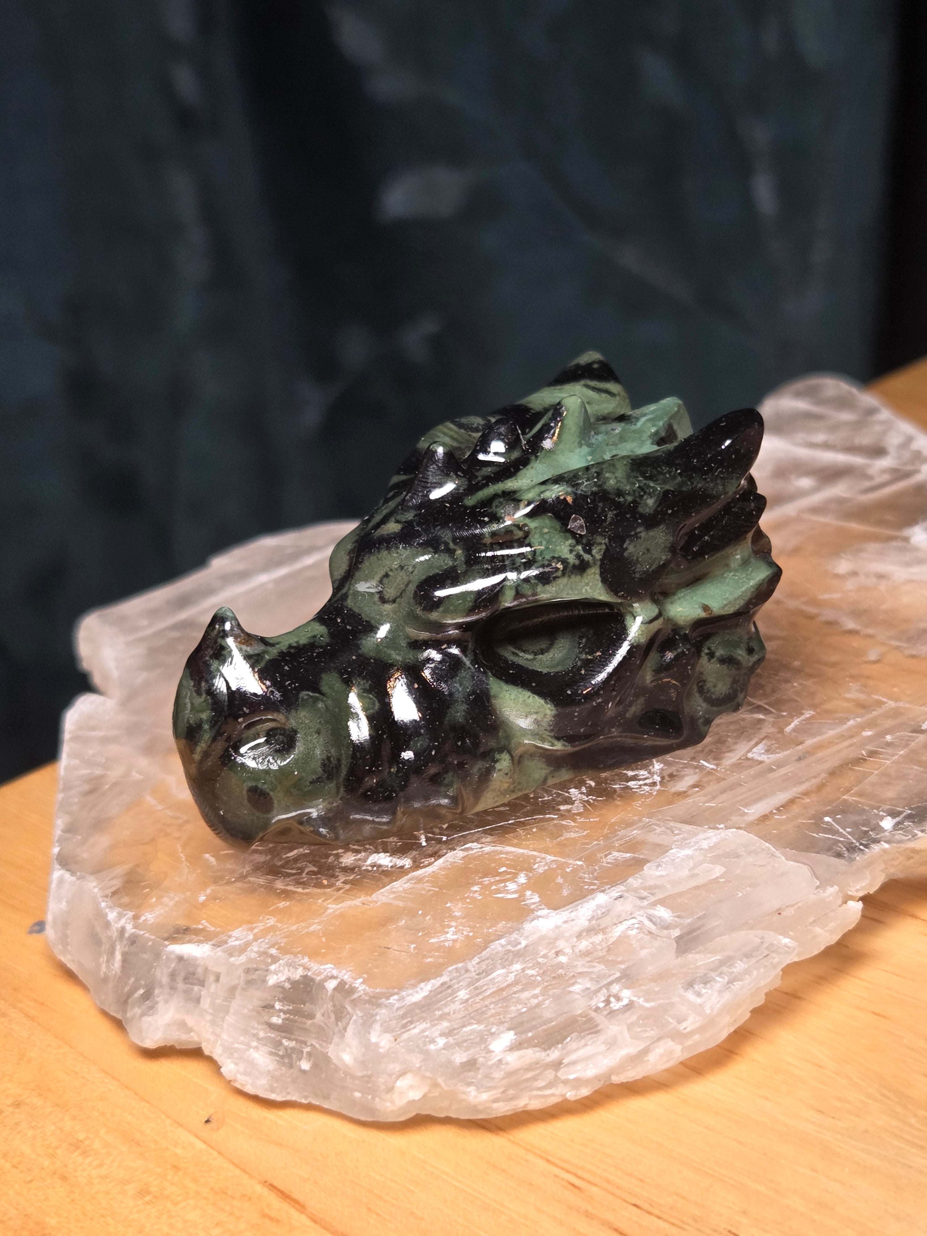 Green jade crystal dragon head carving