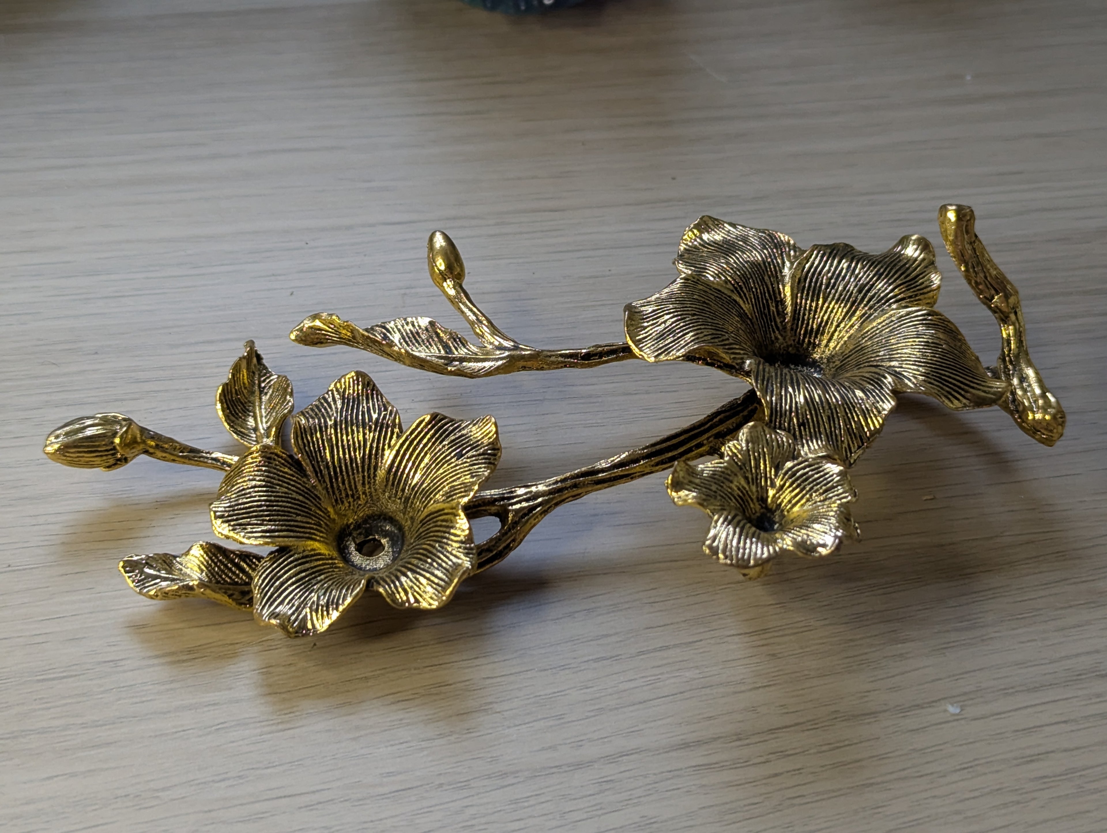 Golden flower double sphere stand