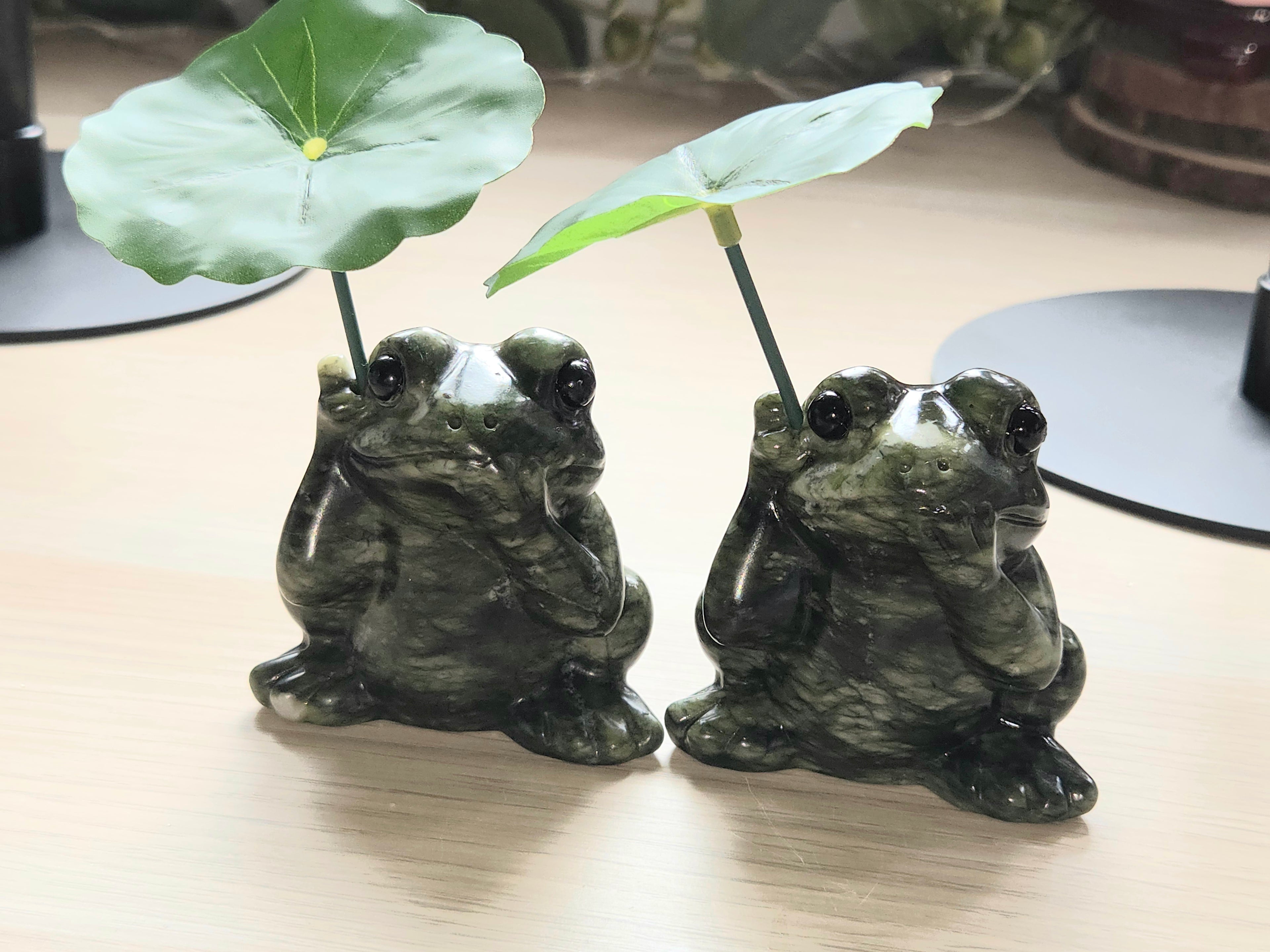 Green jade crystal Frog carving