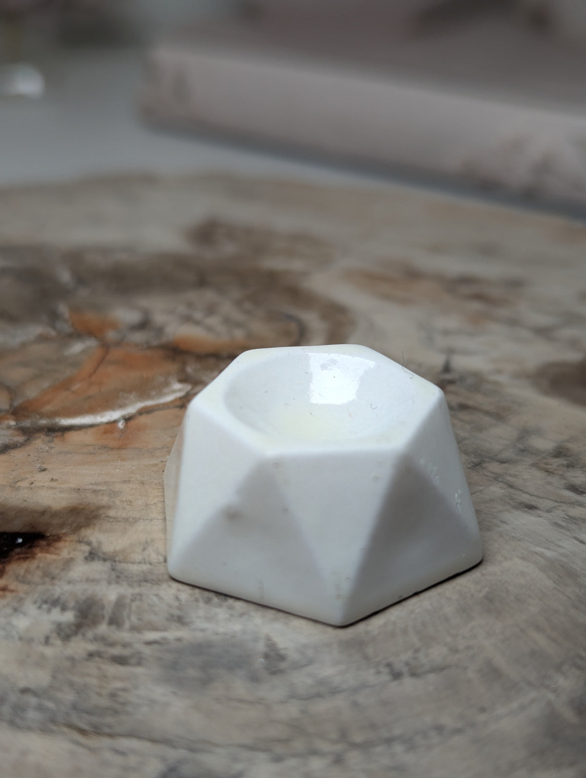 White Small Sphere stand