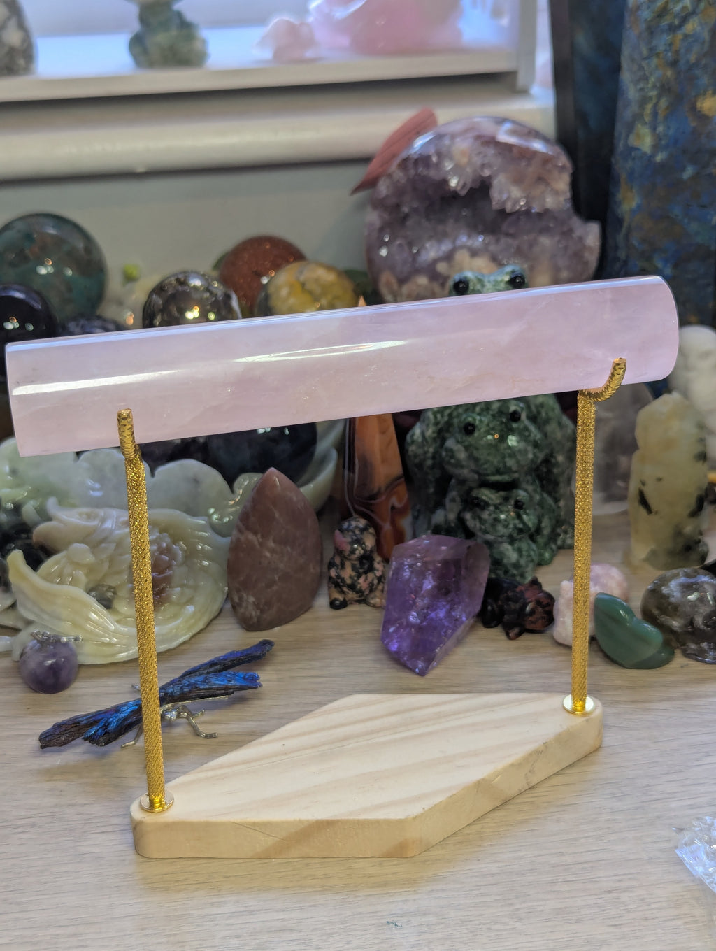 Rose quartz crystal bracelet stand
