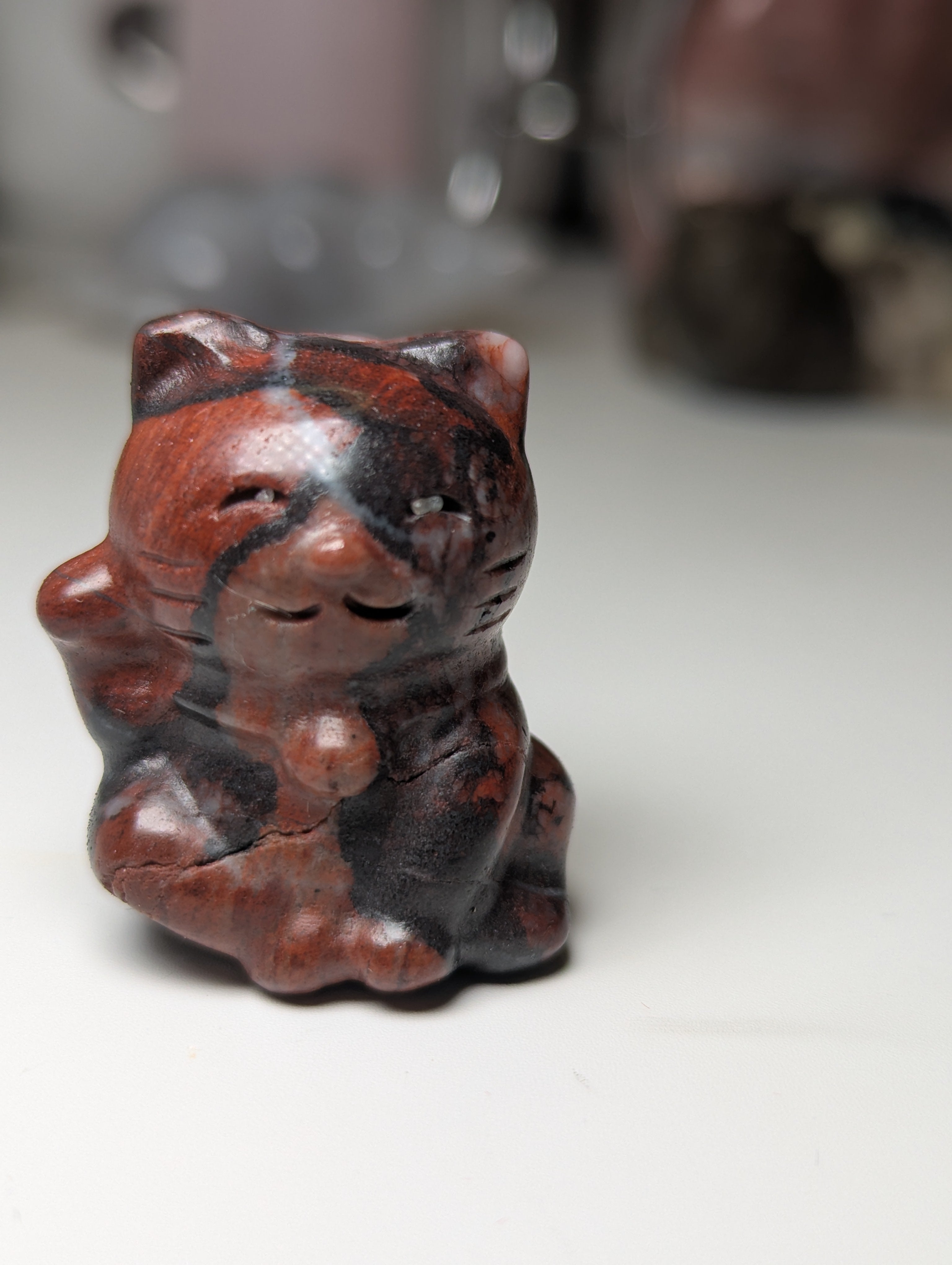 Lucky hello cat carving