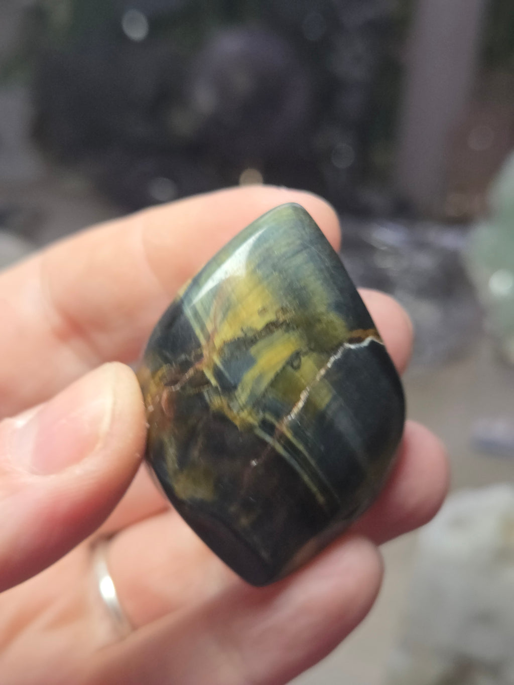 Tigers eye palm stone