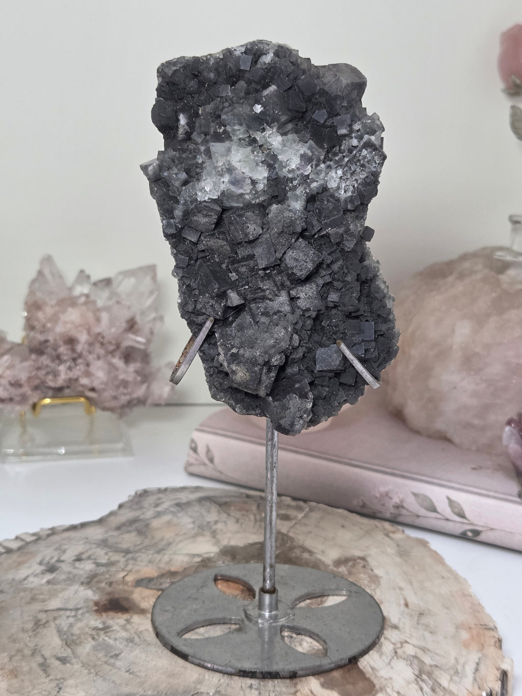 Fluorite and sphalerite specimen with stand