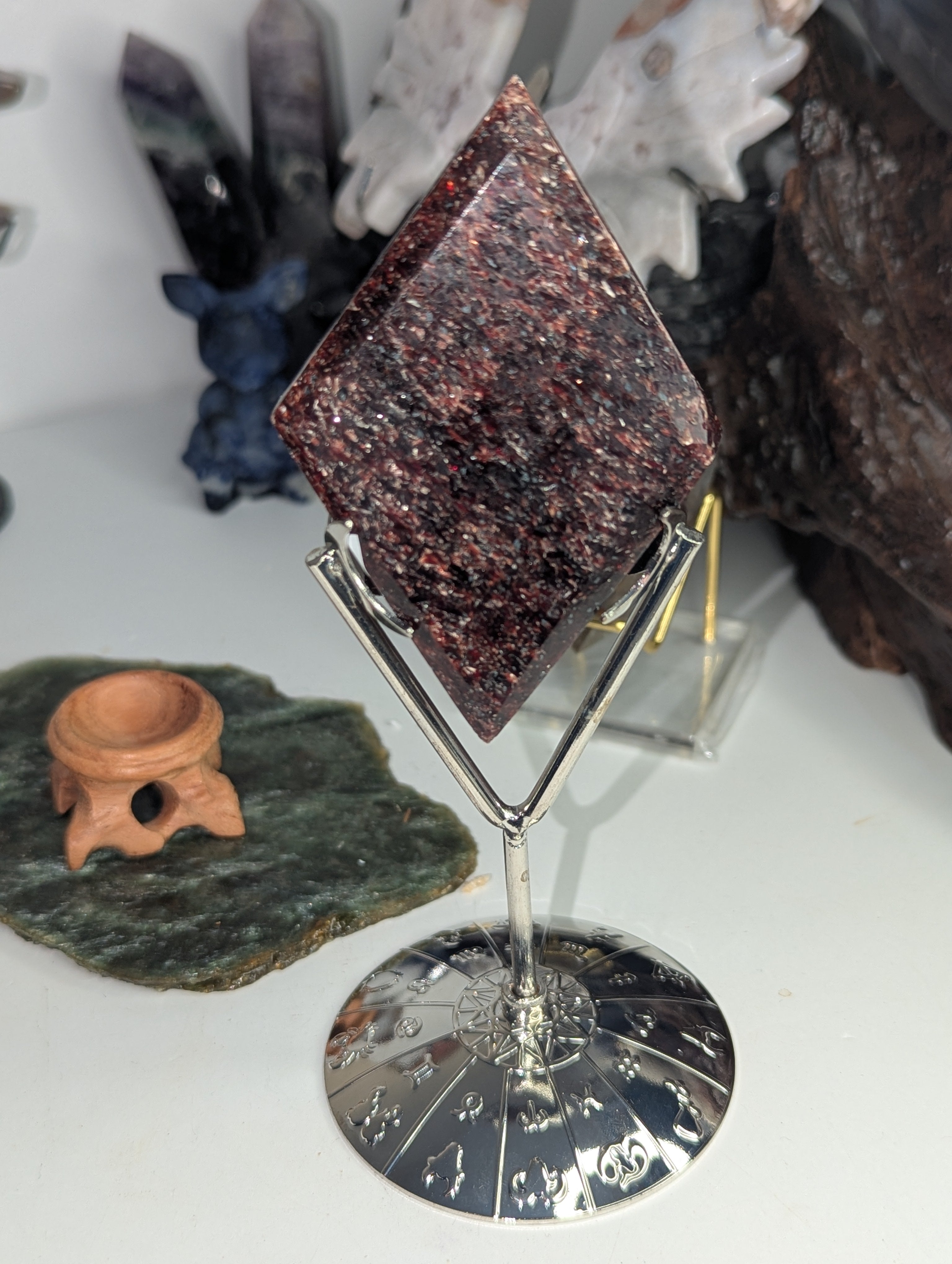 Red mica crystal Rhombus diamond carving with stand