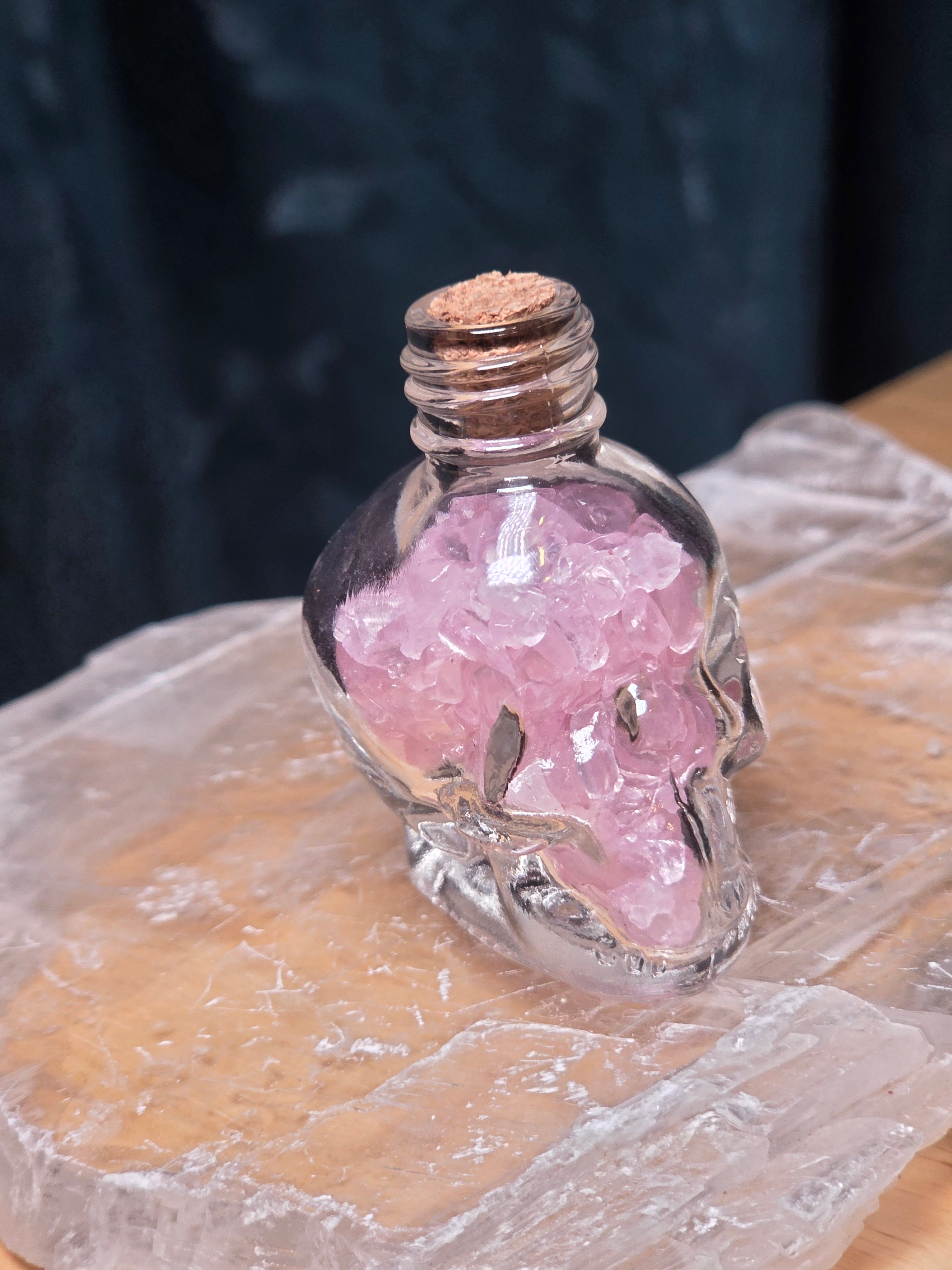 Crystal chips in skull carving