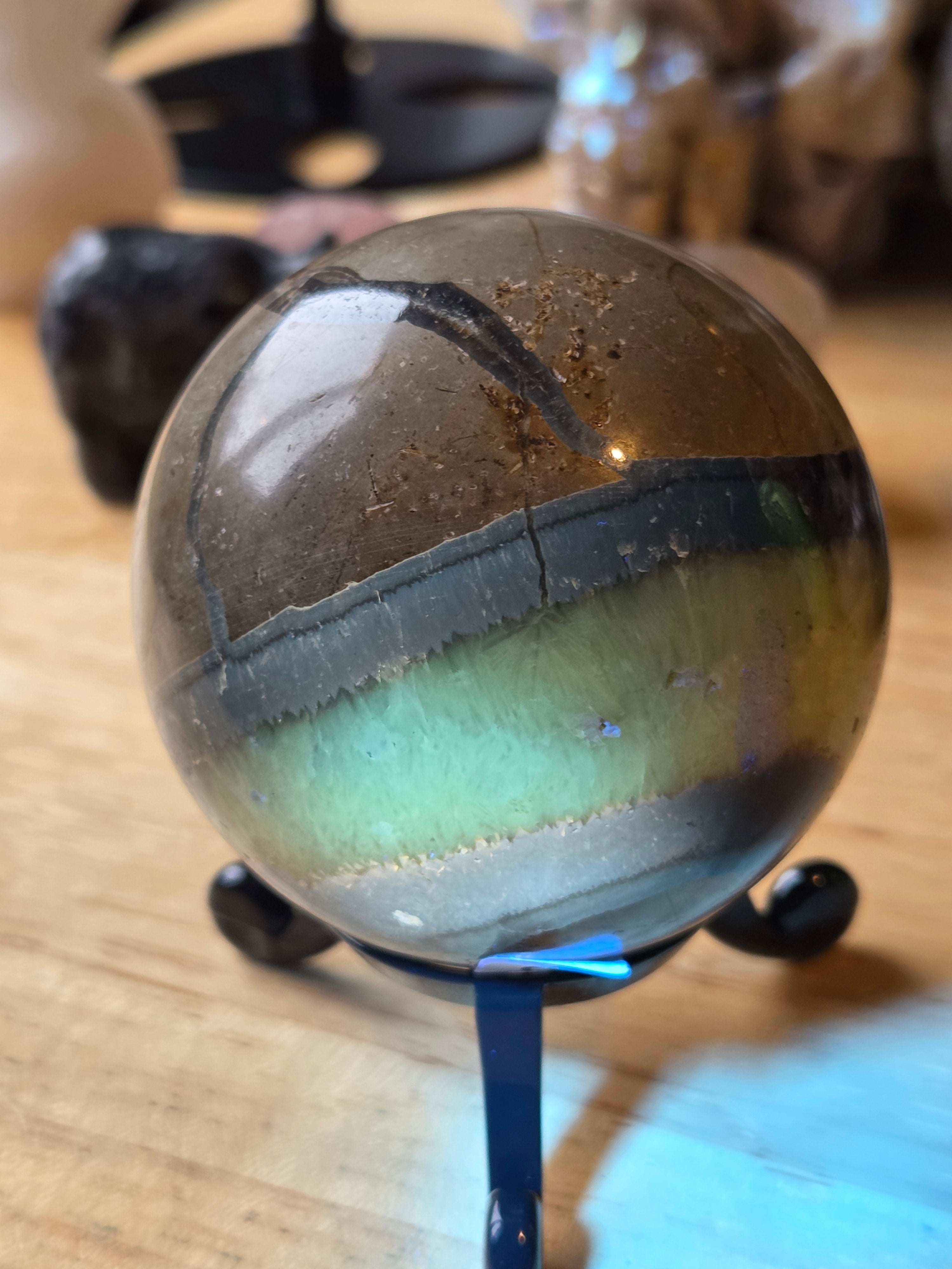 New Crystal sphere UV reactive