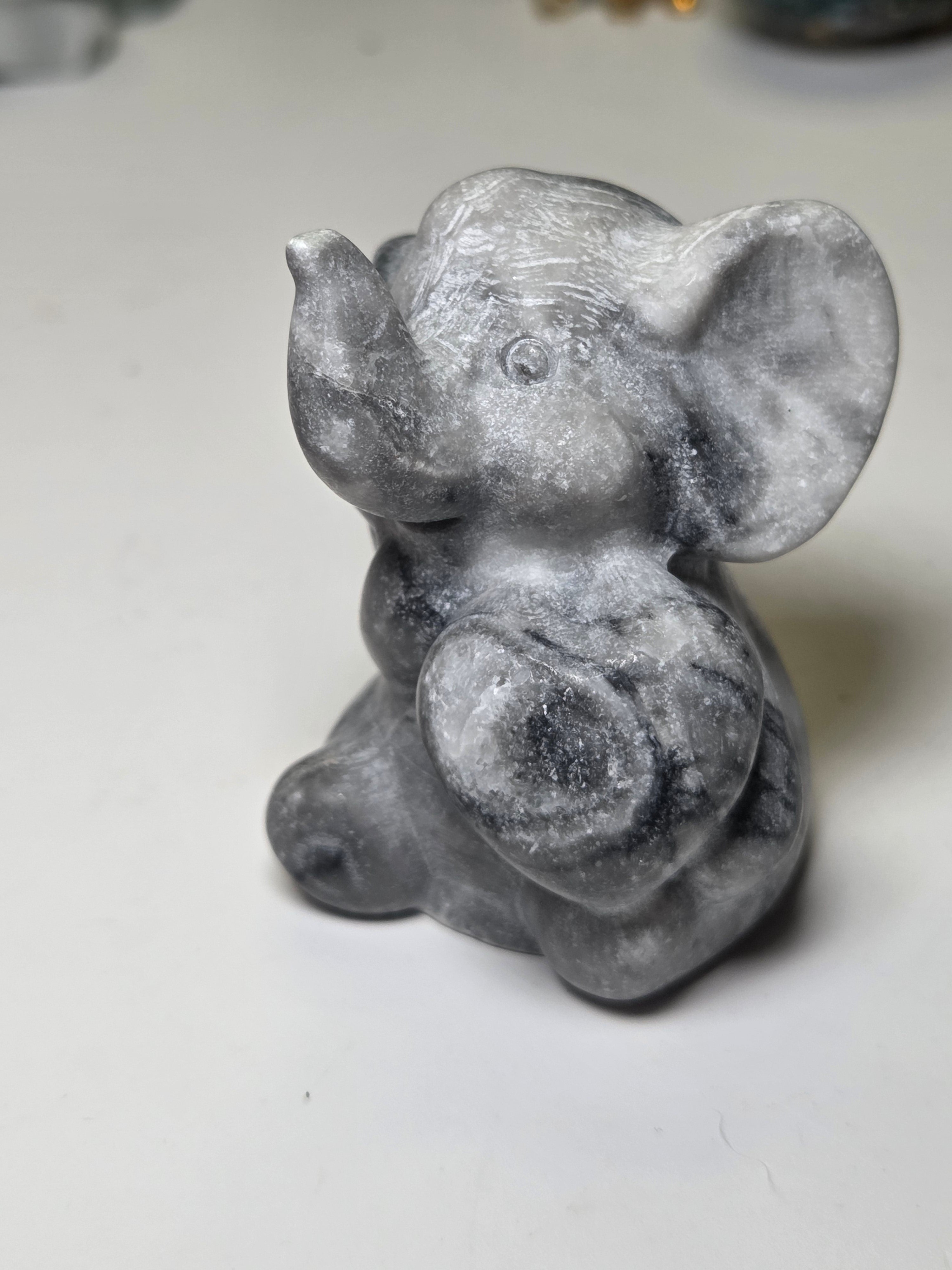 Chi tai crystal Elephant carving
