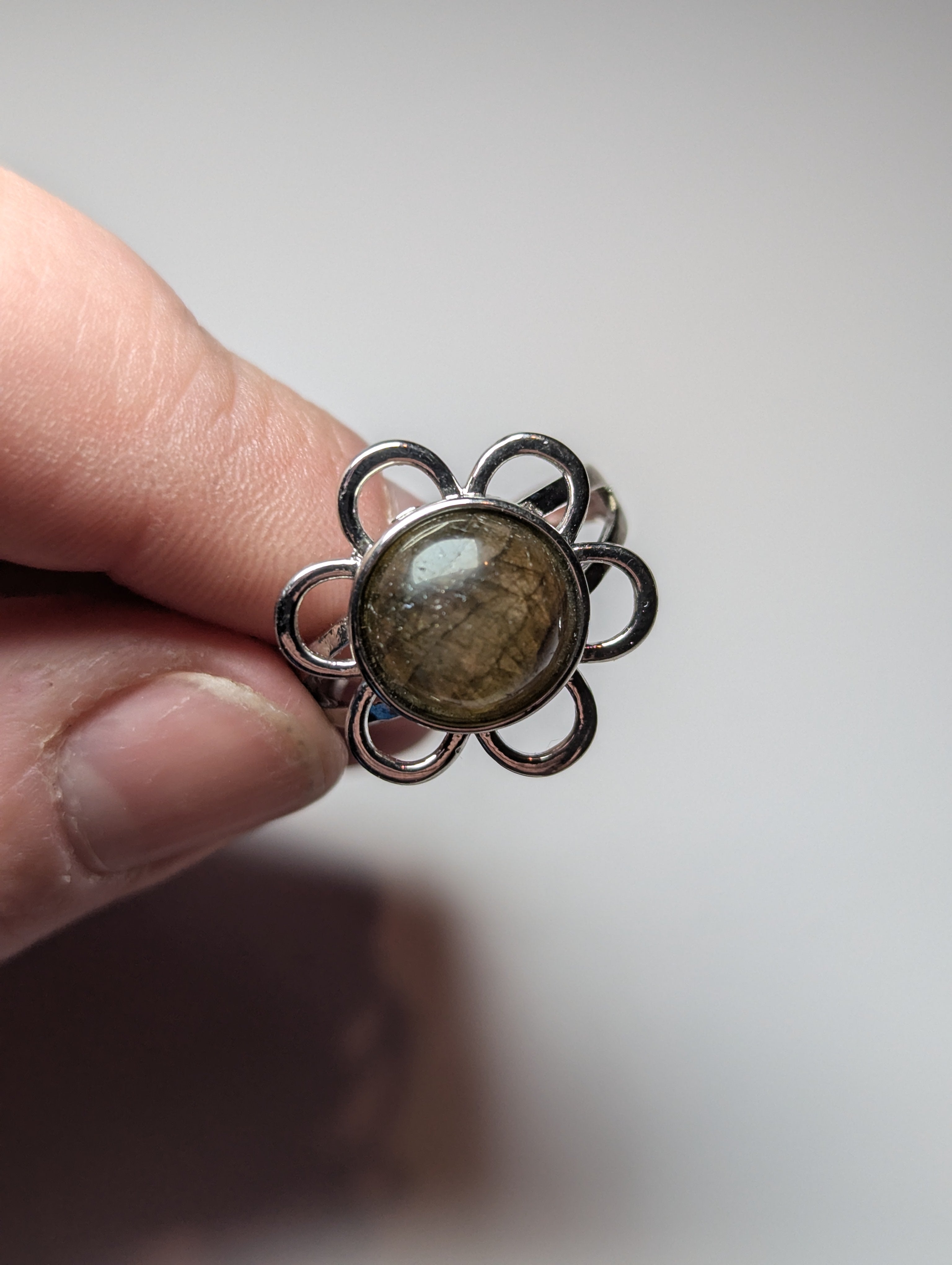 Labradorite crystal flower ring ajustable